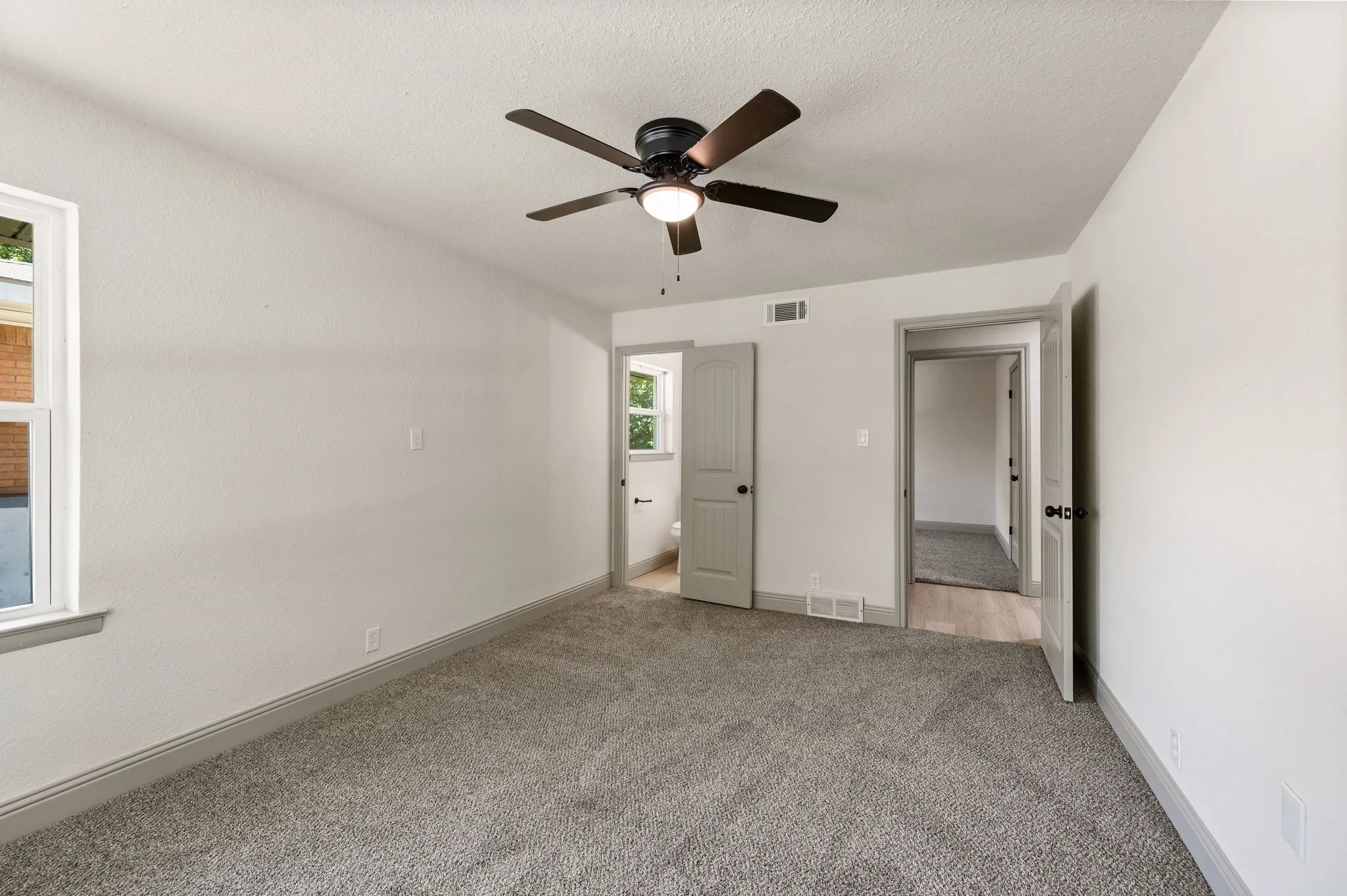 Single Family Residence For Sale in Tarrant County , 3557 Montreal Circle, Haltom City, Texas 76117, 4 Bedroom, 3 Bathroom, Garage spaces, 1,545 Sqft, built in 1957, mls#21359701, Real Estate Agent in Haltom City, Homes For Sale in Tarrant county, Homes For Sale in Haltom City, Realtor in Haltom City Texas, Real Estate Brokerage Independent Realty Texas, Luminita Cordes Realtor