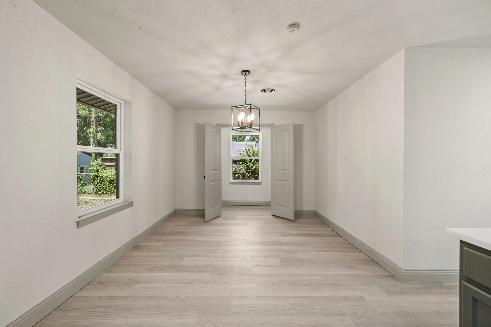 Single Family Residence For Sale in Tarrant County , 3557 Montreal Circle, Haltom City, Texas 76117, 4 Bedroom, 3 Bathroom, Garage spaces, 1,545 Sqft, built in 1957, mls#21359701, Real Estate Agent in Haltom City, Homes For Sale in Tarrant county, Homes For Sale in Haltom City, Realtor in Haltom City Texas, Real Estate Brokerage Independent Realty Texas, Luminita Cordes Realtor