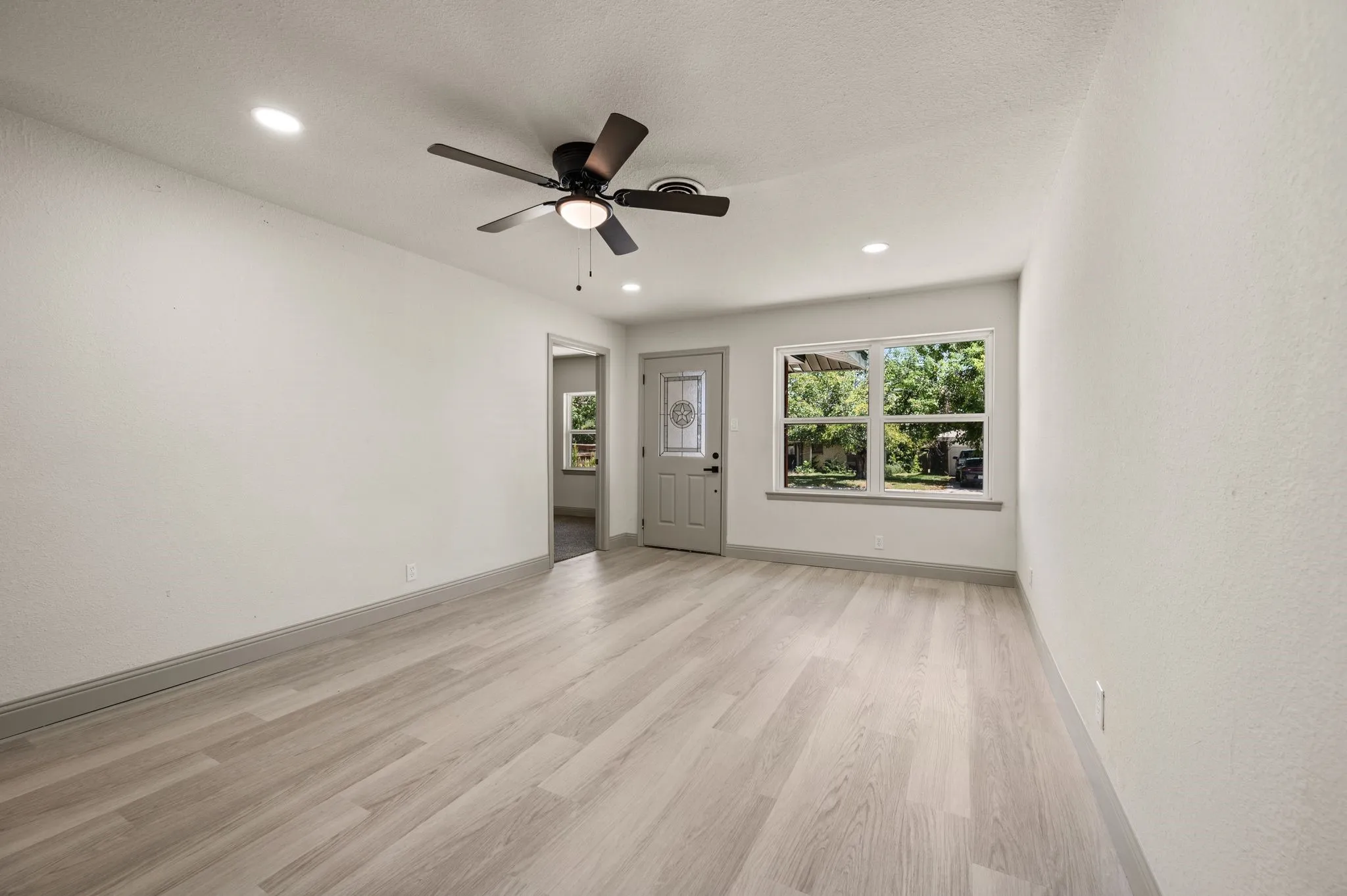 Single Family Residence For Sale in Tarrant County , 3557 Montreal Circle, Haltom City, Texas 76117, 4 Bedroom, 3 Bathroom, Garage spaces, 1,545 Sqft, built in 1957, mls#21359701, Real Estate Agent in Haltom City, Homes For Sale in Tarrant county, Homes For Sale in Haltom City, Realtor in Haltom City Texas, Real Estate Brokerage Independent Realty Texas, Luminita Cordes Realtor