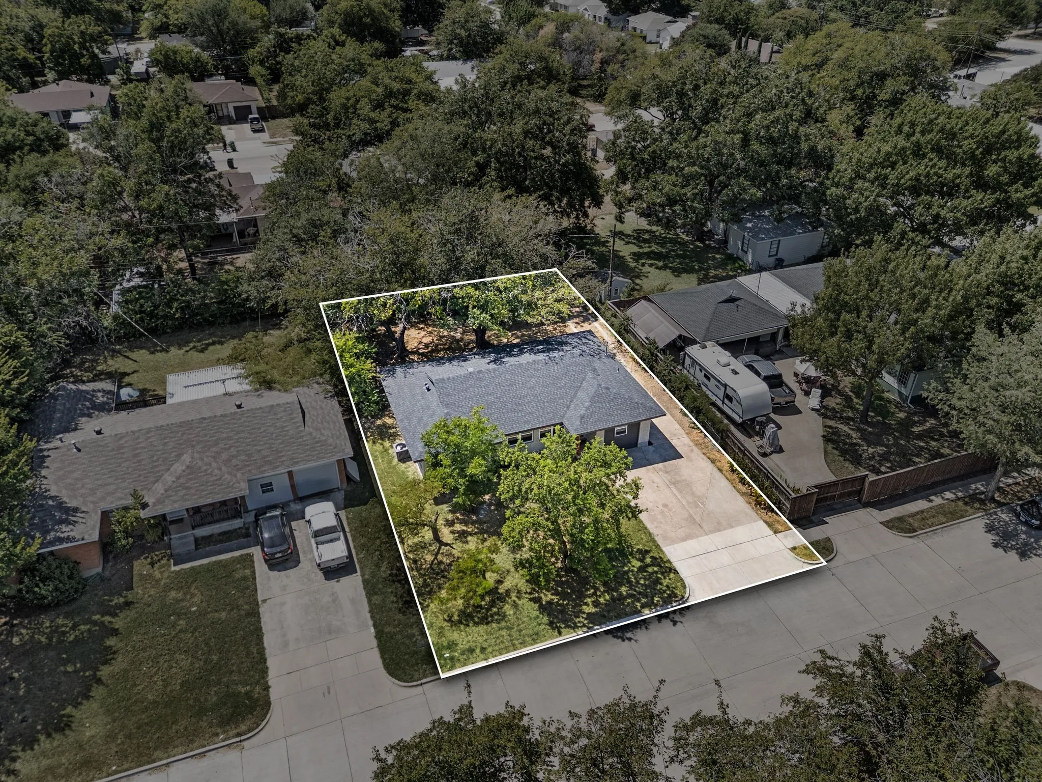 Single Family Residence For Sale in Tarrant County , 3557 Montreal Circle, Haltom City, Texas 76117, 4 Bedroom, 3 Bathroom, Garage spaces, 1,545 Sqft, built in 1957, mls#21359701, Real Estate Agent in Haltom City, Homes For Sale in Tarrant county, Homes For Sale in Haltom City, Realtor in Haltom City Texas, Real Estate Brokerage Independent Realty Texas, Luminita Cordes Realtor