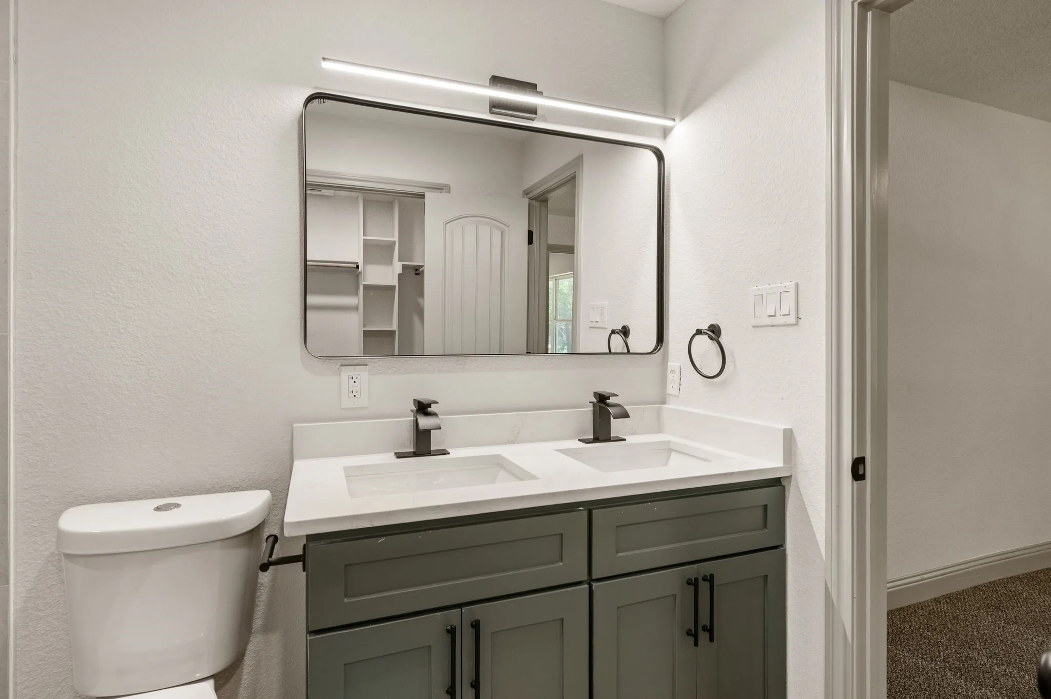 Single Family Residence For Sale in Tarrant County , 3557 Montreal Circle, Haltom City, Texas 76117, 4 Bedroom, 3 Bathroom, Garage spaces, 1,545 Sqft, built in 1957, mls#21359701, Real Estate Agent in Haltom City, Homes For Sale in Tarrant county, Homes For Sale in Haltom City, Realtor in Haltom City Texas, Real Estate Brokerage Independent Realty Texas, Luminita Cordes Realtor