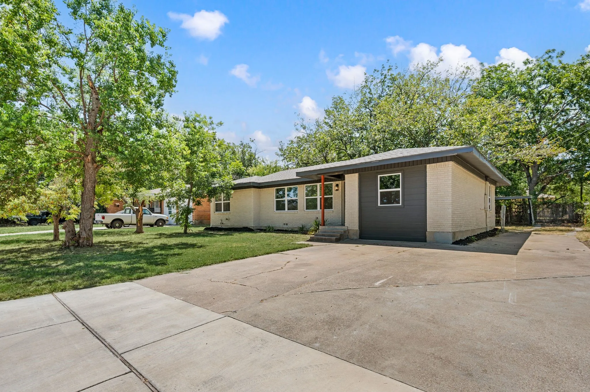 Single Family Residence For Sale in Tarrant County , 3557 Montreal Circle, Haltom City, Texas 76117, 4 Bedroom, 3 Bathroom, Garage spaces, 1,545 Sqft, built in 1957, mls#21359701, Real Estate Agent in Haltom City, Homes For Sale in Tarrant county, Homes For Sale in Haltom City, Realtor in Haltom City Texas, Real Estate Brokerage Independent Realty Texas, Luminita Cordes Realtor