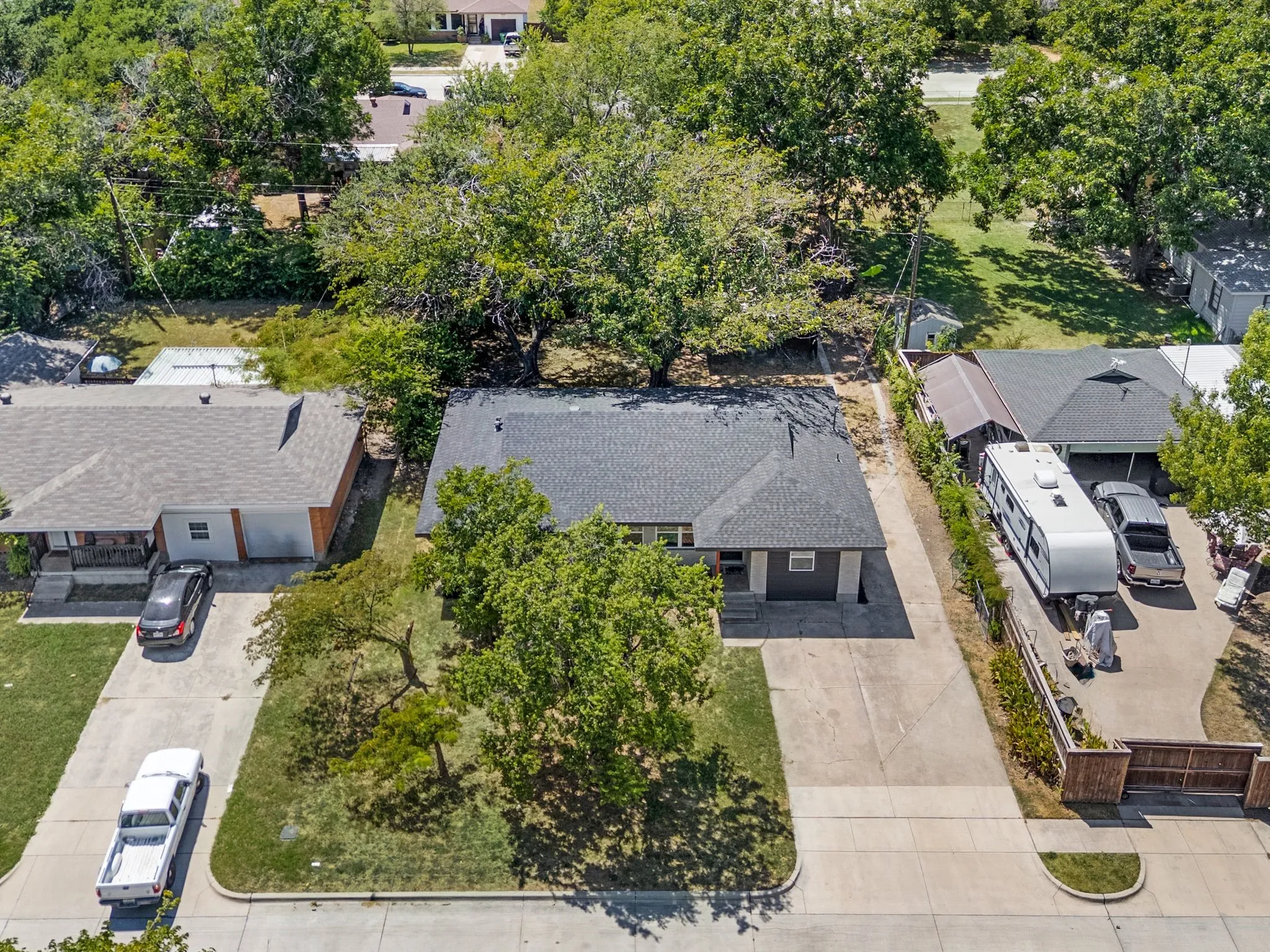 Single Family Residence For Sale in Tarrant County , 3557 Montreal Circle, Haltom City, Texas 76117, 4 Bedroom, 3 Bathroom, Garage spaces, 1,545 Sqft, built in 1957, mls#21359701, Real Estate Agent in Haltom City, Homes For Sale in Tarrant county, Homes For Sale in Haltom City, Realtor in Haltom City Texas, Real Estate Brokerage Independent Realty Texas, Luminita Cordes Realtor