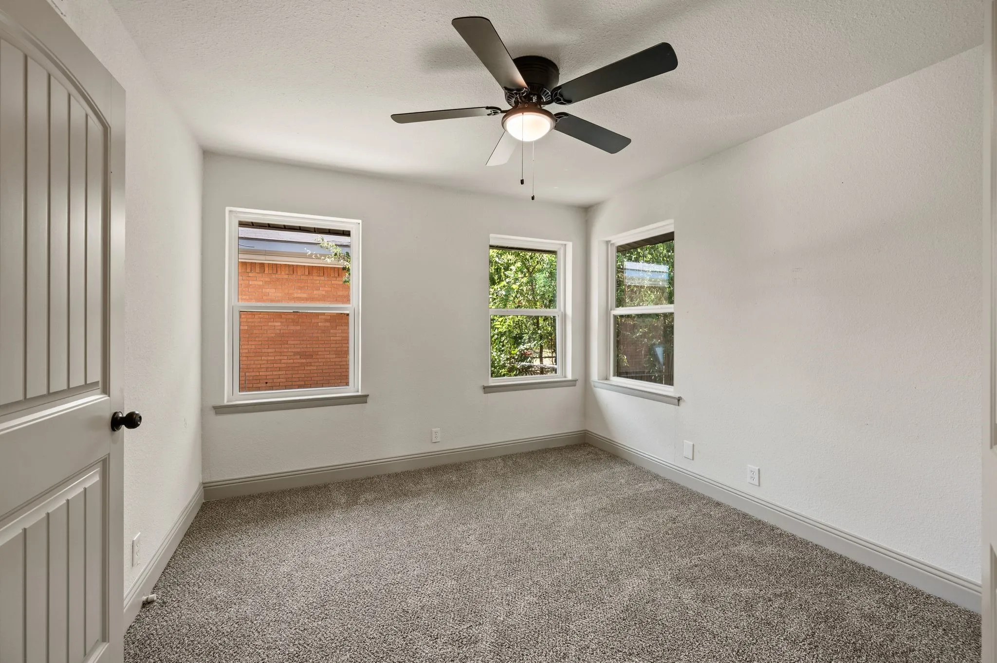 Single Family Residence For Sale in Tarrant County , 3557 Montreal Circle, Haltom City, Texas 76117, 4 Bedroom, 3 Bathroom, Garage spaces, 1,545 Sqft, built in 1957, mls#21359701, Real Estate Agent in Haltom City, Homes For Sale in Tarrant county, Homes For Sale in Haltom City, Realtor in Haltom City Texas, Real Estate Brokerage Independent Realty Texas, Luminita Cordes Realtor