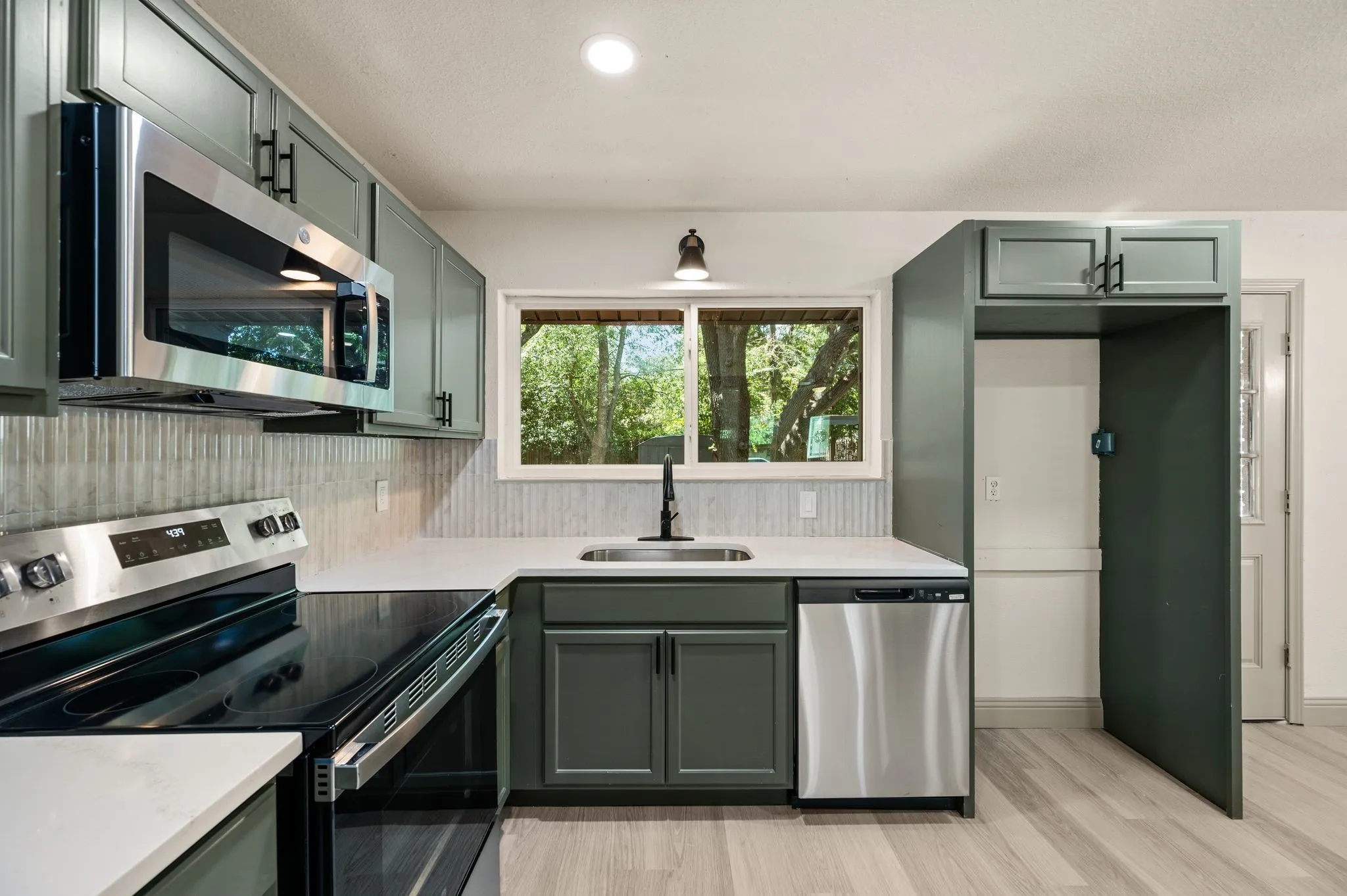 Single Family Residence For Sale in Tarrant County , 3557 Montreal Circle, Haltom City, Texas 76117, 4 Bedroom, 3 Bathroom, Garage spaces, 1,545 Sqft, built in 1957, mls#21359701, Real Estate Agent in Haltom City, Homes For Sale in Tarrant county, Homes For Sale in Haltom City, Realtor in Haltom City Texas, Real Estate Brokerage Independent Realty Texas, Luminita Cordes Realtor