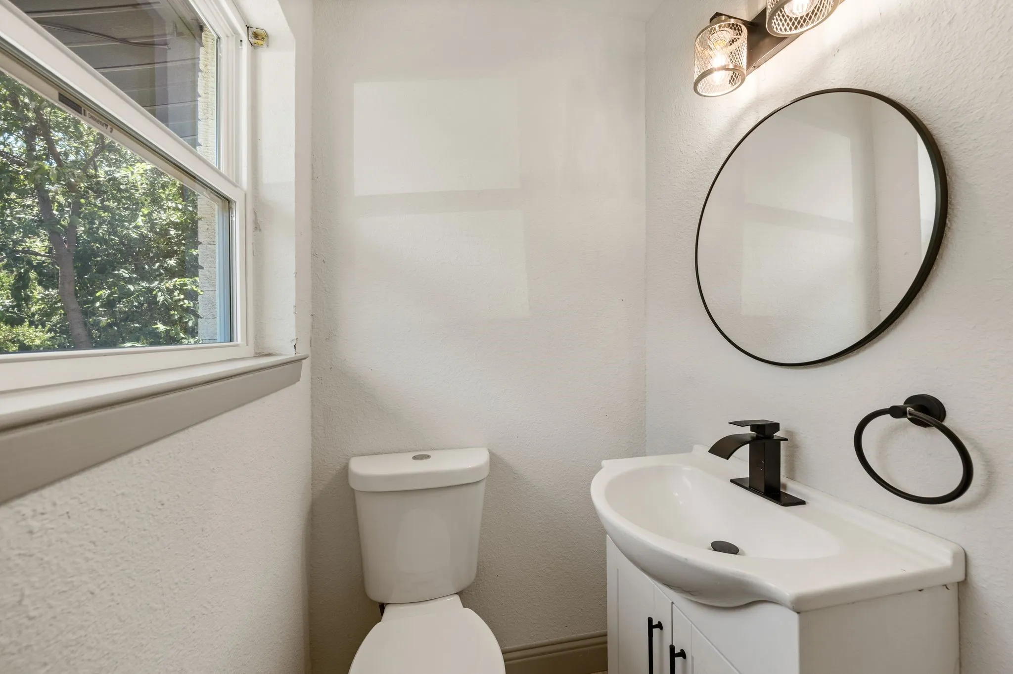 Single Family Residence For Sale in Tarrant County , 3557 Montreal Circle, Haltom City, Texas 76117, 4 Bedroom, 3 Bathroom, Garage spaces, 1,545 Sqft, built in 1957, mls#21359701, Real Estate Agent in Haltom City, Homes For Sale in Tarrant county, Homes For Sale in Haltom City, Realtor in Haltom City Texas, Real Estate Brokerage Independent Realty Texas, Luminita Cordes Realtor