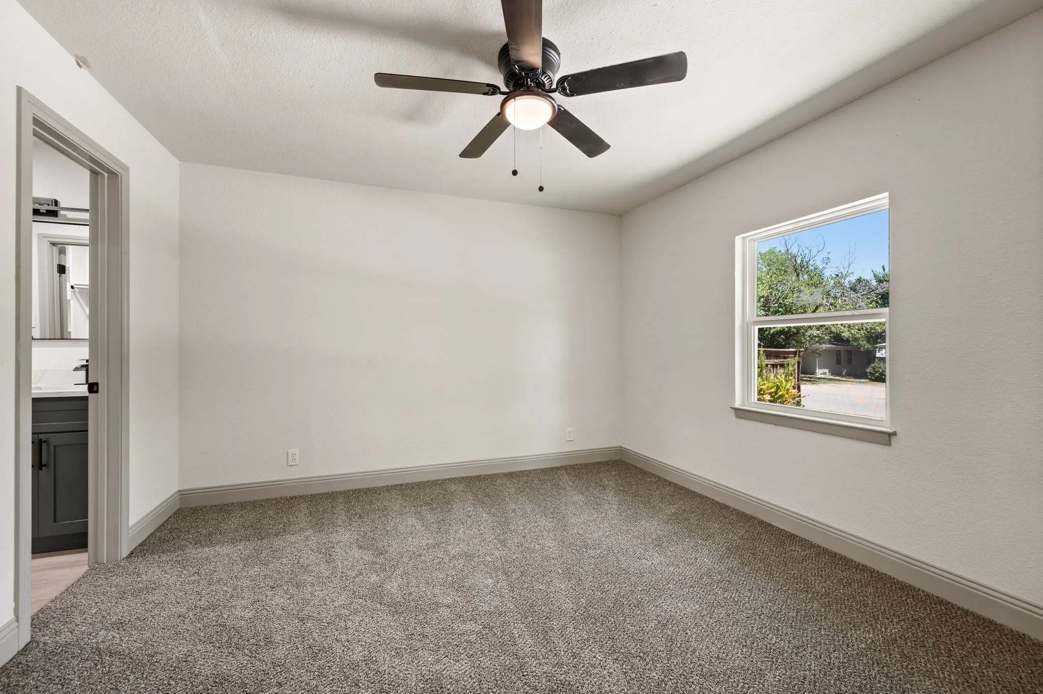 Single Family Residence For Sale in Tarrant County , 3557 Montreal Circle, Haltom City, Texas 76117, 4 Bedroom, 3 Bathroom, Garage spaces, 1,545 Sqft, built in 1957, mls#21359701, Real Estate Agent in Haltom City, Homes For Sale in Tarrant county, Homes For Sale in Haltom City, Realtor in Haltom City Texas, Real Estate Brokerage Independent Realty Texas, Luminita Cordes Realtor