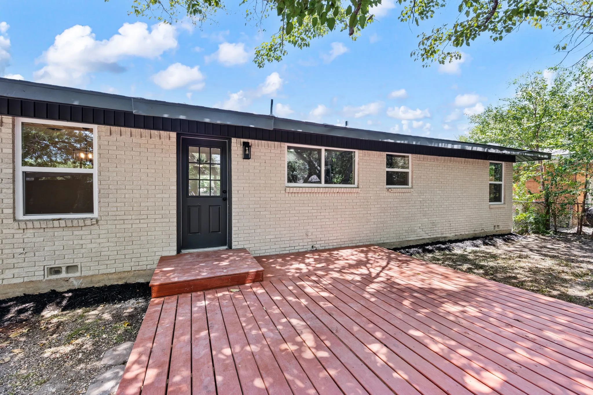 Single Family Residence For Sale in Tarrant County , 3557 Montreal Circle, Haltom City, Texas 76117, 4 Bedroom, 3 Bathroom, Garage spaces, 1,545 Sqft, built in 1957, mls#21359701, Real Estate Agent in Haltom City, Homes For Sale in Tarrant county, Homes For Sale in Haltom City, Realtor in Haltom City Texas, Real Estate Brokerage Independent Realty Texas, Luminita Cordes Realtor