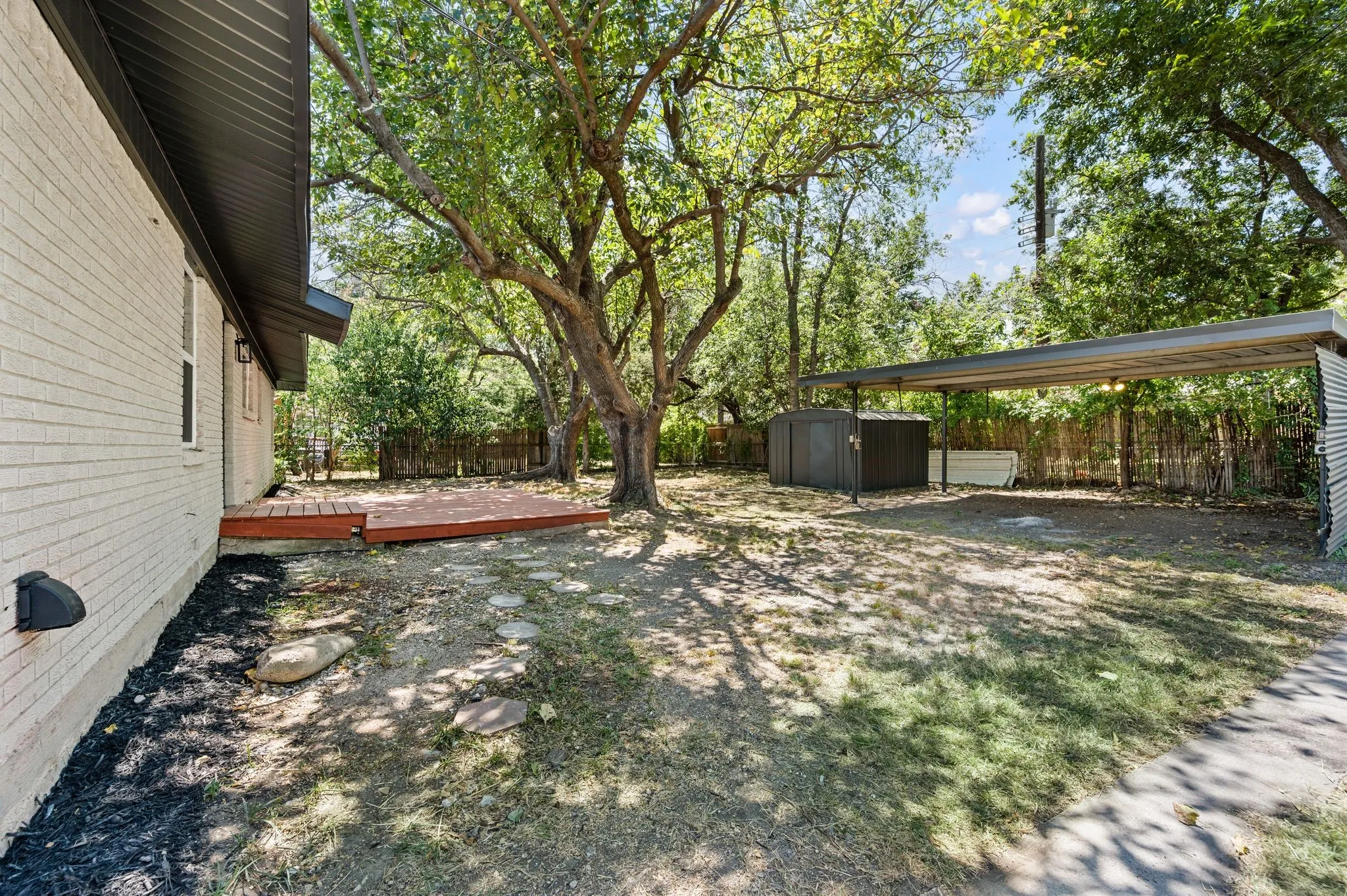 Single Family Residence For Sale in Tarrant County , 3557 Montreal Circle, Haltom City, Texas 76117, 4 Bedroom, 3 Bathroom, Garage spaces, 1,545 Sqft, built in 1957, mls#21359701, Real Estate Agent in Haltom City, Homes For Sale in Tarrant county, Homes For Sale in Haltom City, Realtor in Haltom City Texas, Real Estate Brokerage Independent Realty Texas, Luminita Cordes Realtor