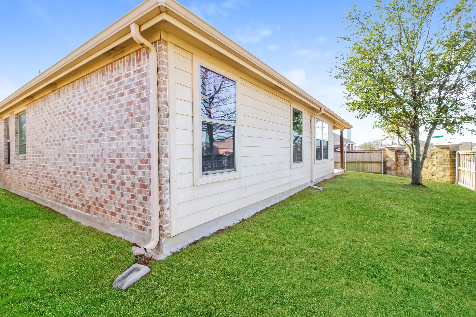 Single Family Residence For Rent in Collin County , 206 Lavaca Drive, Princeton, Texas 75407, 3 Bedroom, 2 Bathroom, 2 Garage spaces, 2,020 Sqft, built in 2010, mls#21360156, Real Estate Agent in Princeton, Homes For Rent in Collin county, Homes For Rent in Princeton, Realtor in Princeton Texas, Real Estate Brokerage Independent Realty Texas, Luminita Cordes Realtor