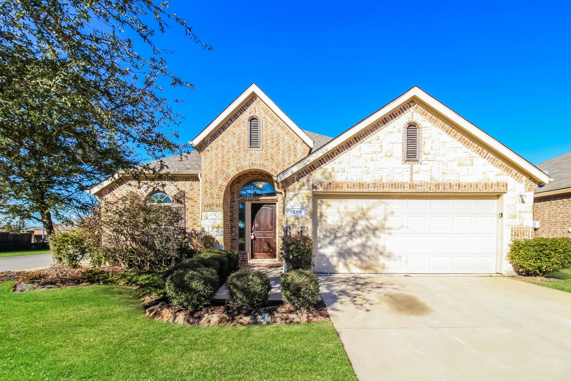 Single Family Residence For Rent in Collin County , 206 Lavaca Drive, Princeton, Texas 75407, 3 Bedroom, 2 Bathroom, 2 Garage spaces, 2,020 Sqft, built in 2010, mls#21360156, Real Estate Agent in Princeton, Homes For Rent in Collin county, Homes For Rent in Princeton, Realtor in Princeton Texas, Real Estate Brokerage Independent Realty Texas, Luminita Cordes Realtor