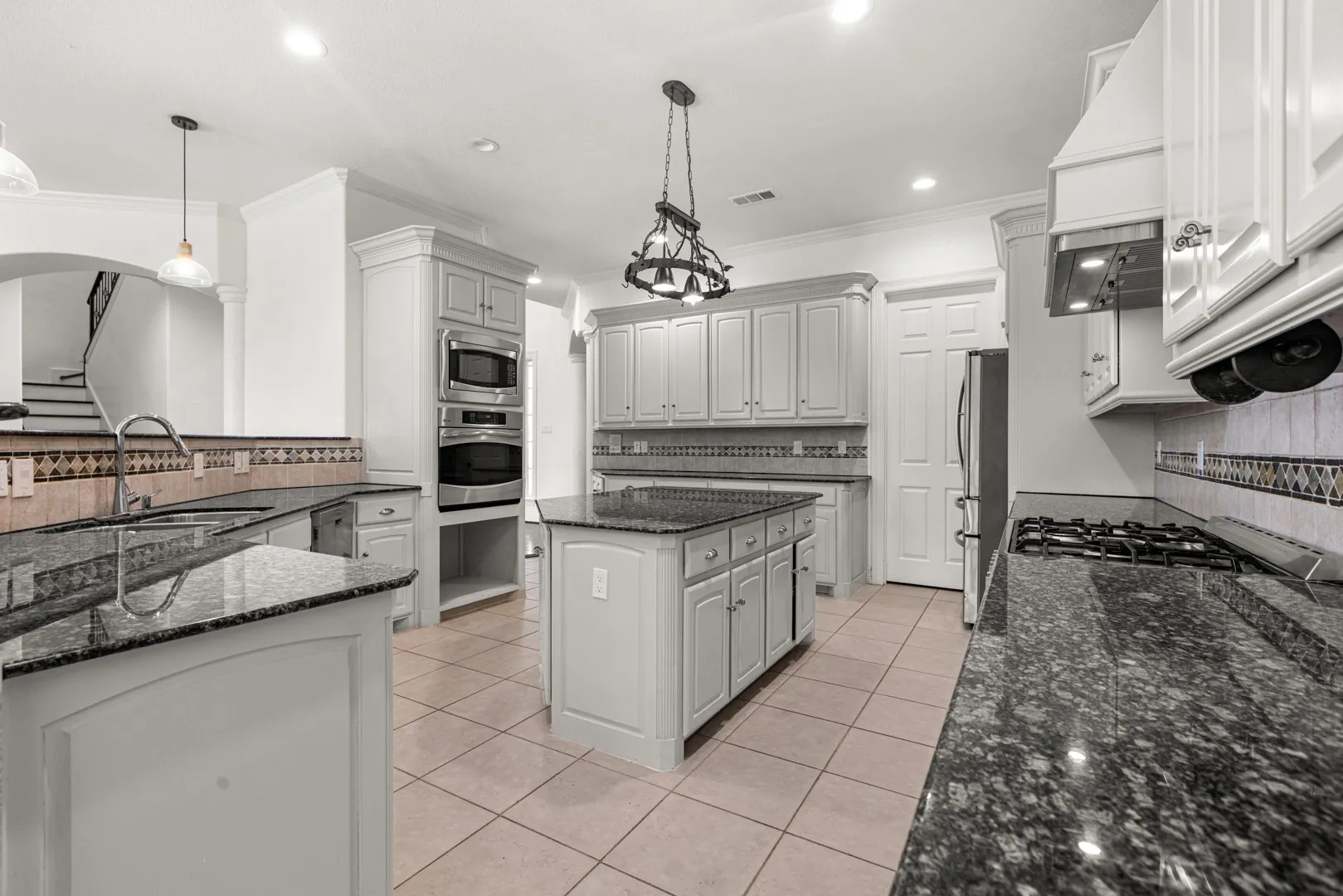 Single Family Residence For Sale in Dallas County , 902 Saint George Place, De Soto, Texas 75115, 4 Bedroom, 7 Bathroom, 3 Garage spaces, 4,024 Sqft, built in 2005, mls#21359620, Real Estate Agent in De Soto, Homes For Sale in Dallas county, Homes For Sale in De Soto, Realtor in De Soto Texas, Real Estate Brokerage Independent Realty Texas, Luminita Cordes Realtor