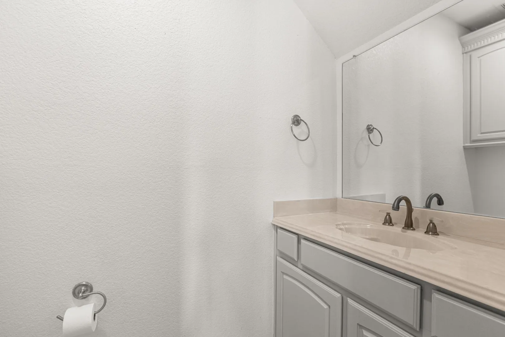 Single Family Residence For Sale in Dallas County , 902 Saint George Place, De Soto, Texas 75115, 4 Bedroom, 7 Bathroom, 3 Garage spaces, 4,024 Sqft, built in 2005, mls#21359620, Real Estate Agent in De Soto, Homes For Sale in Dallas county, Homes For Sale in De Soto, Realtor in De Soto Texas, Real Estate Brokerage Independent Realty Texas, Luminita Cordes Realtor