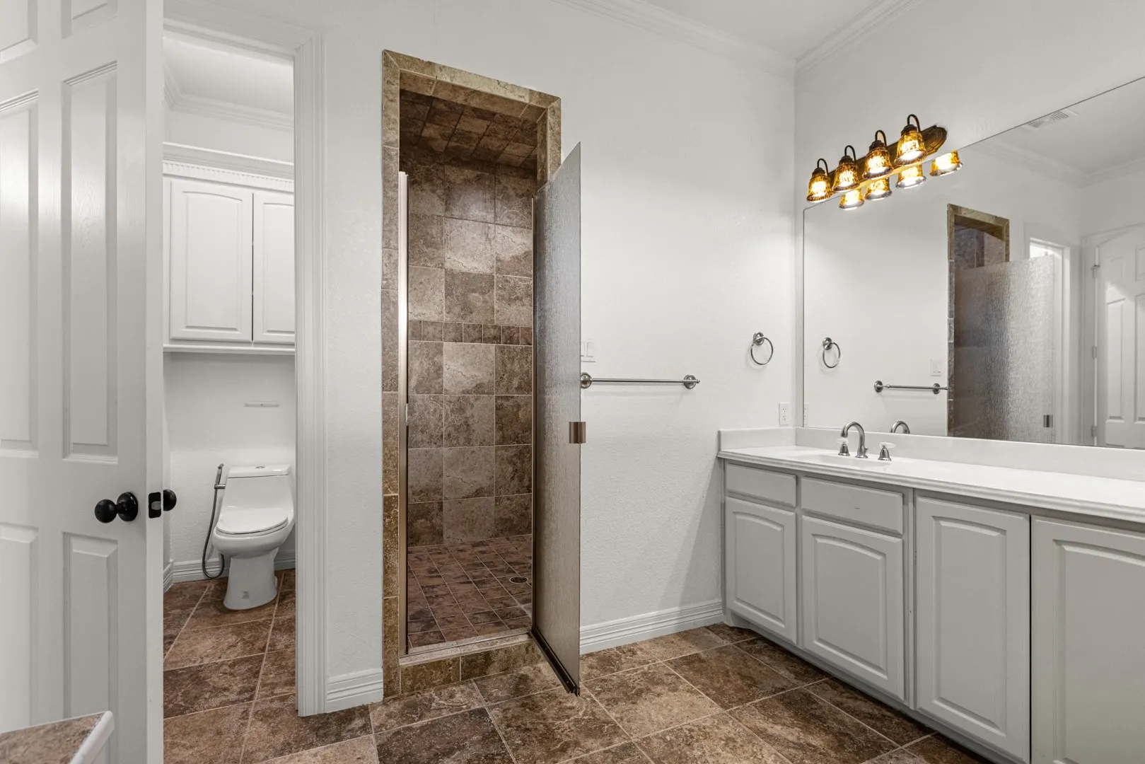 Single Family Residence For Sale in Dallas County , 902 Saint George Place, De Soto, Texas 75115, 4 Bedroom, 7 Bathroom, 3 Garage spaces, 4,024 Sqft, built in 2005, mls#21359620, Real Estate Agent in De Soto, Homes For Sale in Dallas county, Homes For Sale in De Soto, Realtor in De Soto Texas, Real Estate Brokerage Independent Realty Texas, Luminita Cordes Realtor