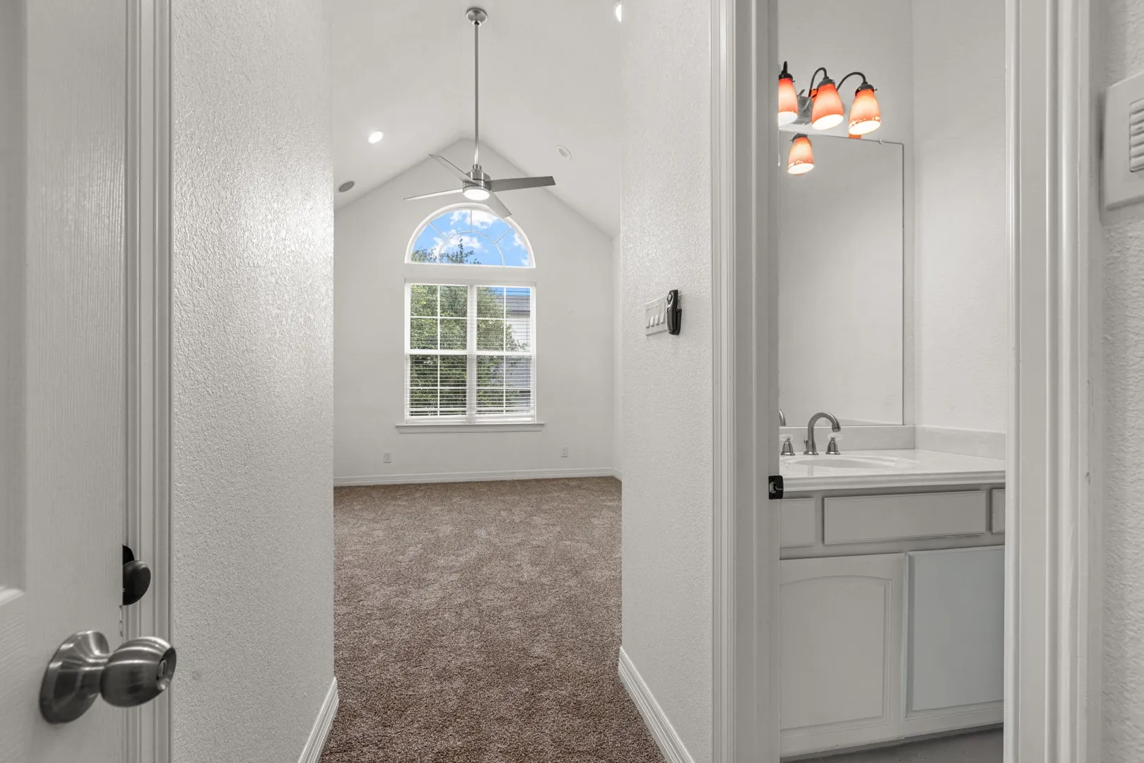 Single Family Residence For Sale in Dallas County , 902 Saint George Place, De Soto, Texas 75115, 4 Bedroom, 7 Bathroom, 3 Garage spaces, 4,024 Sqft, built in 2005, mls#21359620, Real Estate Agent in De Soto, Homes For Sale in Dallas county, Homes For Sale in De Soto, Realtor in De Soto Texas, Real Estate Brokerage Independent Realty Texas, Luminita Cordes Realtor