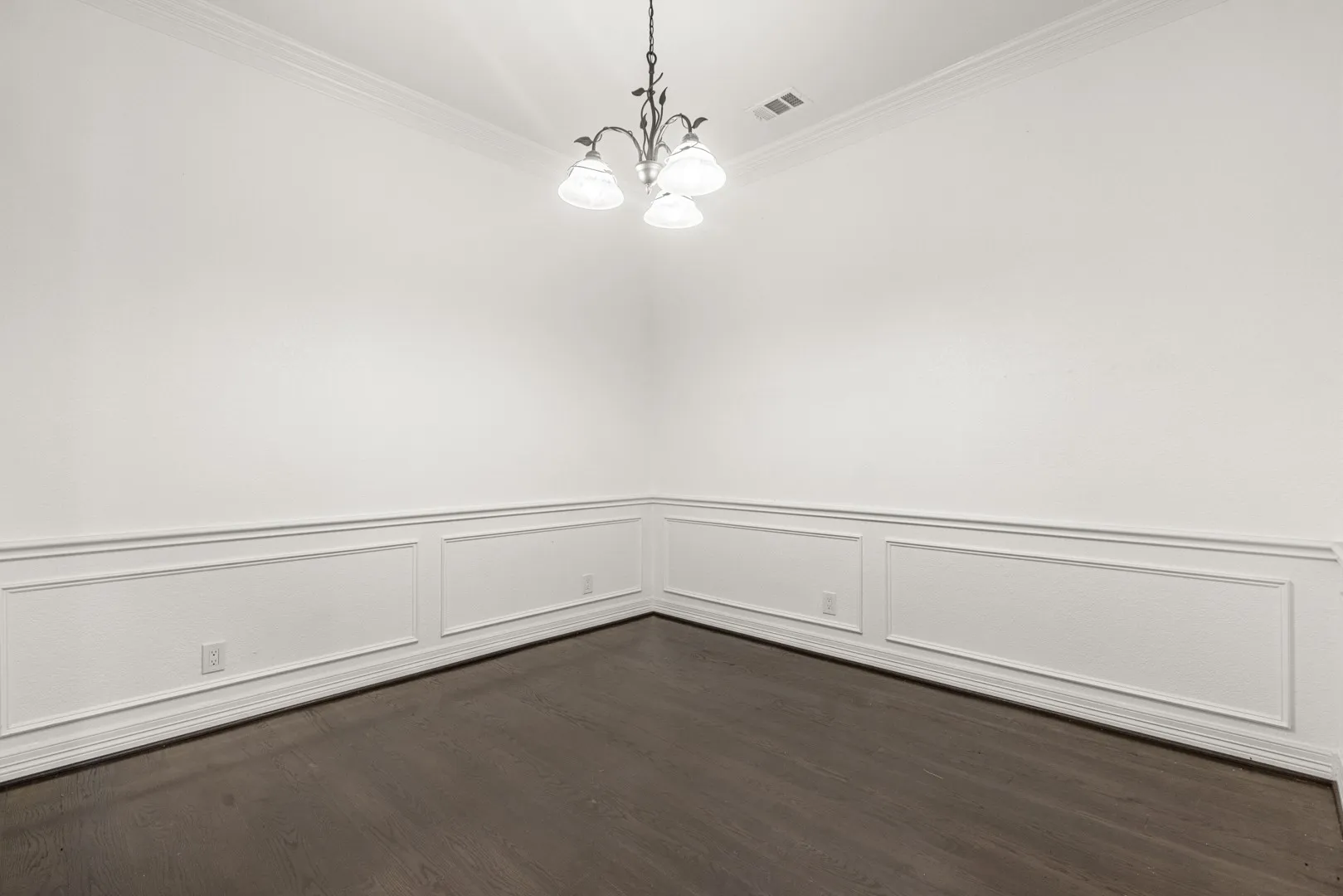 Single Family Residence For Sale in Dallas County , 902 Saint George Place, De Soto, Texas 75115, 4 Bedroom, 7 Bathroom, 3 Garage spaces, 4,024 Sqft, built in 2005, mls#21359620, Real Estate Agent in De Soto, Homes For Sale in Dallas county, Homes For Sale in De Soto, Realtor in De Soto Texas, Real Estate Brokerage Independent Realty Texas, Luminita Cordes Realtor