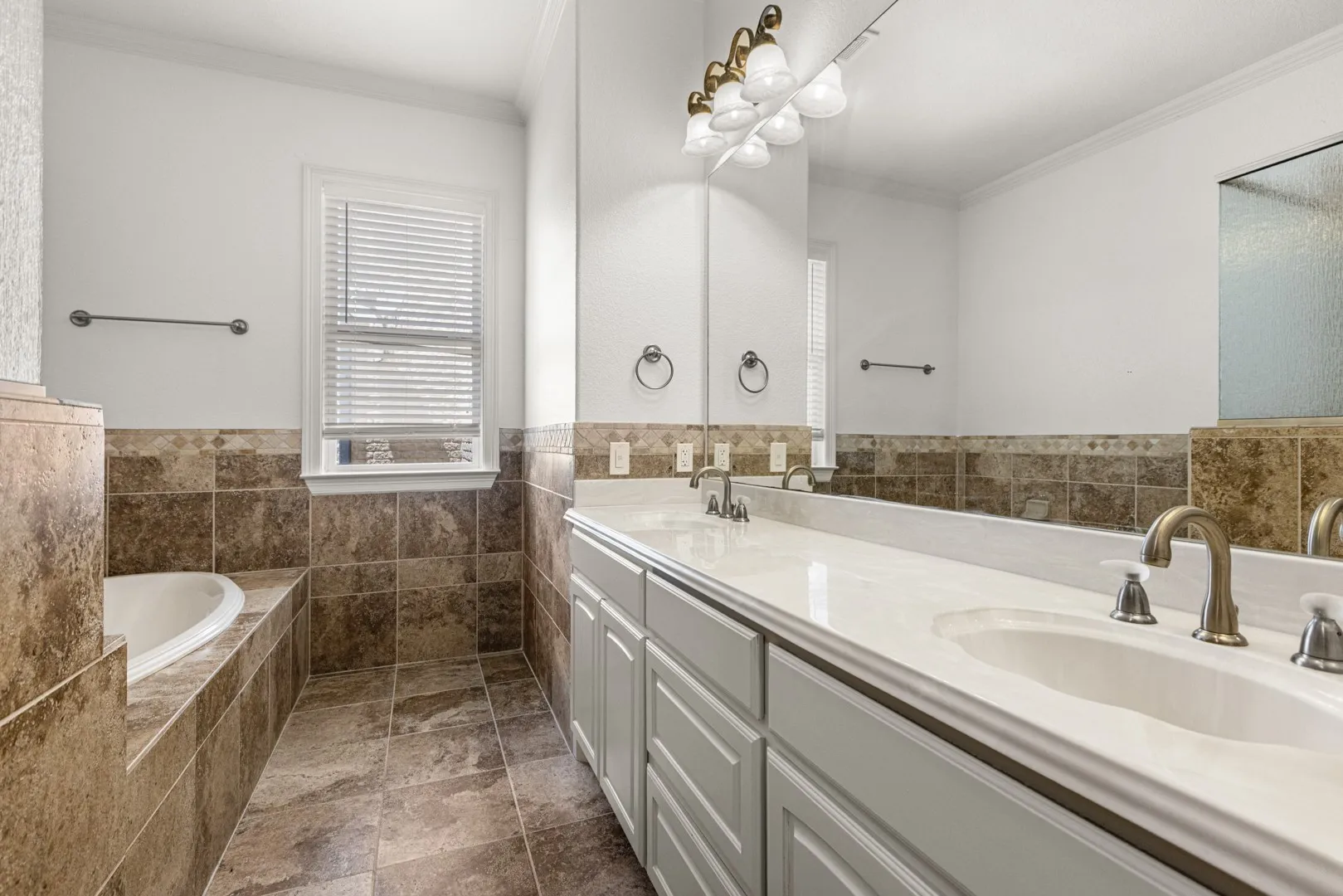 Single Family Residence For Sale in Dallas County , 902 Saint George Place, De Soto, Texas 75115, 4 Bedroom, 7 Bathroom, 3 Garage spaces, 4,024 Sqft, built in 2005, mls#21359620, Real Estate Agent in De Soto, Homes For Sale in Dallas county, Homes For Sale in De Soto, Realtor in De Soto Texas, Real Estate Brokerage Independent Realty Texas, Luminita Cordes Realtor