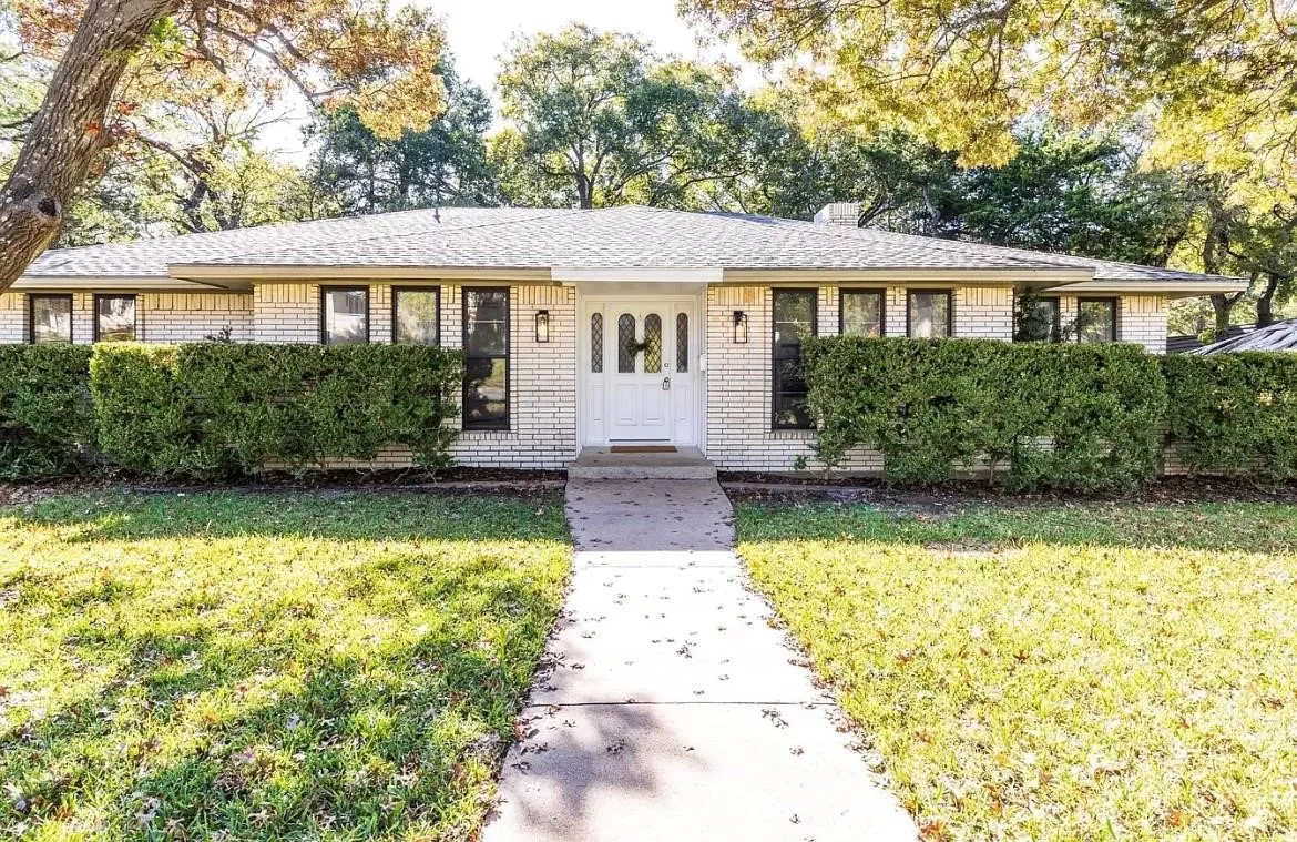 Single Family Residence For Rent in Dallas County , 1656 Russell Glen Lane, Dallas, Texas 75232, 3 Bedroom, 3 Bathroom, 2 Garage spaces, 2,108 Sqft, built in 1970, Price $3,200, mls#21360158, Real Estate Agent in Dallas, Homes For Rent in Dallas county, Homes For Rent in Dallas, Realtor in Dallas Texas, Real Estate Brokerage Independent Realty Texas, Luminita Cordes Realtor