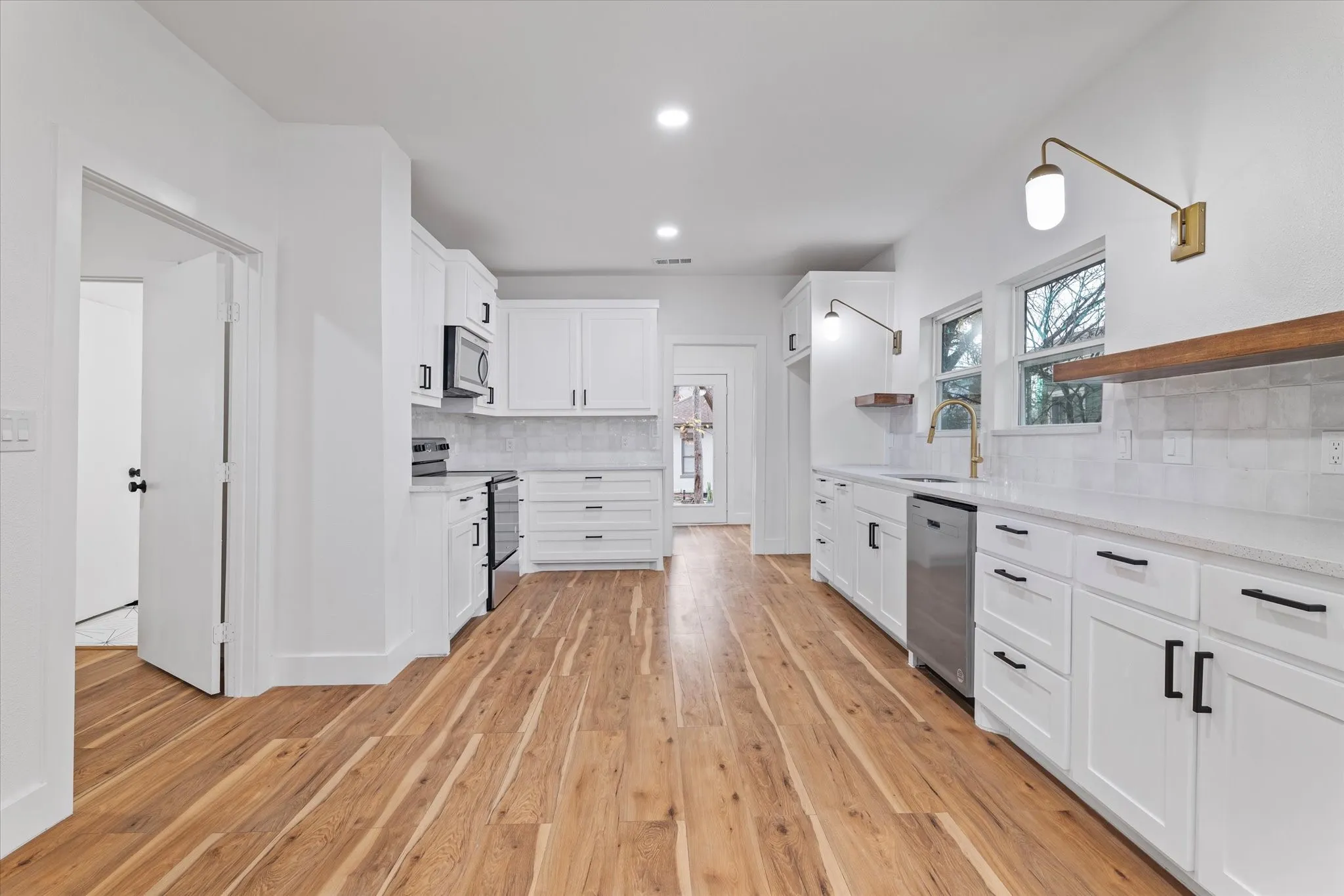 Single Family Residence For Rent in Tarrant County , 1516 S Adams Street, Fort Worth, Texas 76104, 3 Bedroom, 2 Bathroom, Garage spaces, 1,664 Sqft, built in 1920, Price $2,900, mls#21360159, Real Estate Agent in Fort Worth, Homes For Rent in Tarrant county, Homes For Rent in Fort Worth, Realtor in Fort Worth Texas, Real Estate Brokerage Independent Realty Texas, Luminita Cordes Realtor