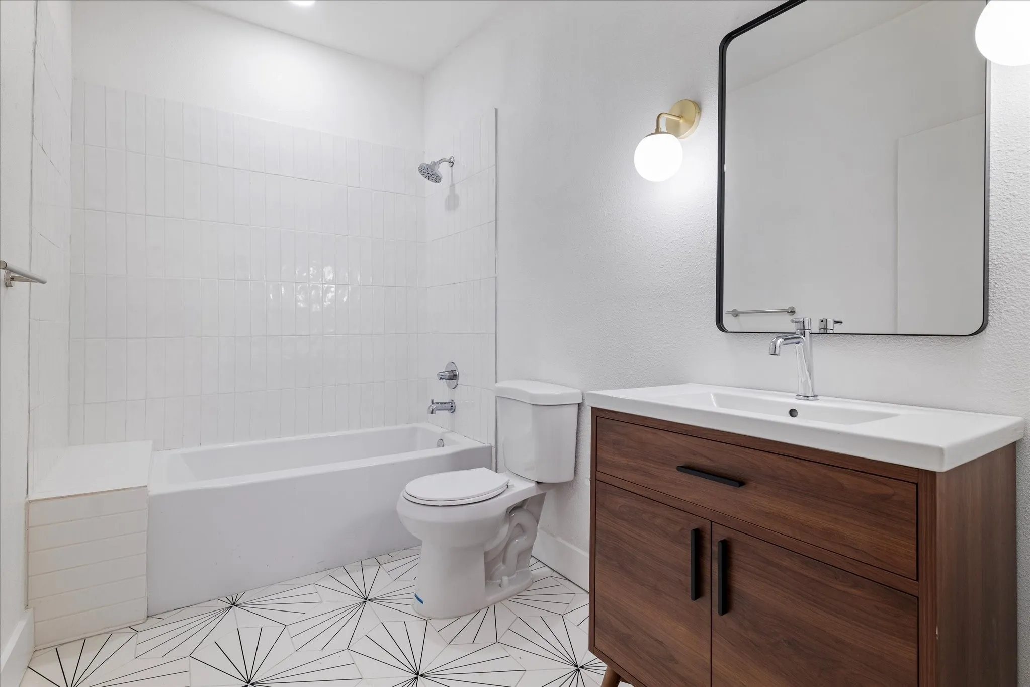 Single Family Residence For Rent in Tarrant County , 1516 S Adams Street, Fort Worth, Texas 76104, 3 Bedroom, 2 Bathroom, Garage spaces, 1,664 Sqft, built in 1920, Price $2,900, mls#21360159, Real Estate Agent in Fort Worth, Homes For Rent in Tarrant county, Homes For Rent in Fort Worth, Realtor in Fort Worth Texas, Real Estate Brokerage Independent Realty Texas, Luminita Cordes Realtor