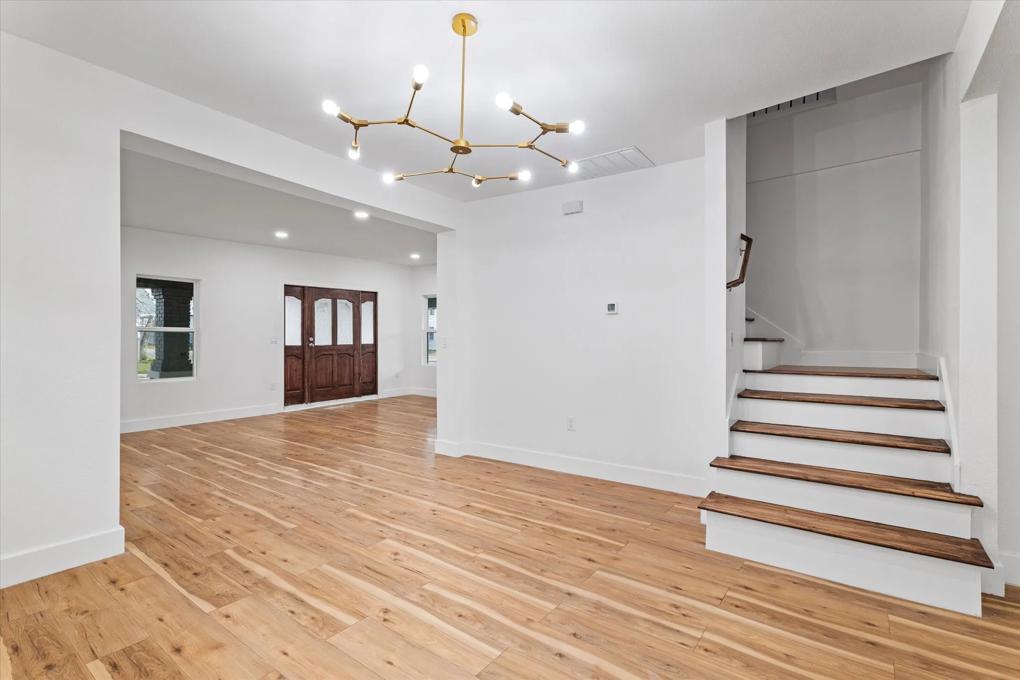 Single Family Residence For Rent in Tarrant County , 1516 S Adams Street, Fort Worth, Texas 76104, 3 Bedroom, 2 Bathroom, Garage spaces, 1,664 Sqft, built in 1920, Price $2,900, mls#21360159, Real Estate Agent in Fort Worth, Homes For Rent in Tarrant county, Homes For Rent in Fort Worth, Realtor in Fort Worth Texas, Real Estate Brokerage Independent Realty Texas, Luminita Cordes Realtor
