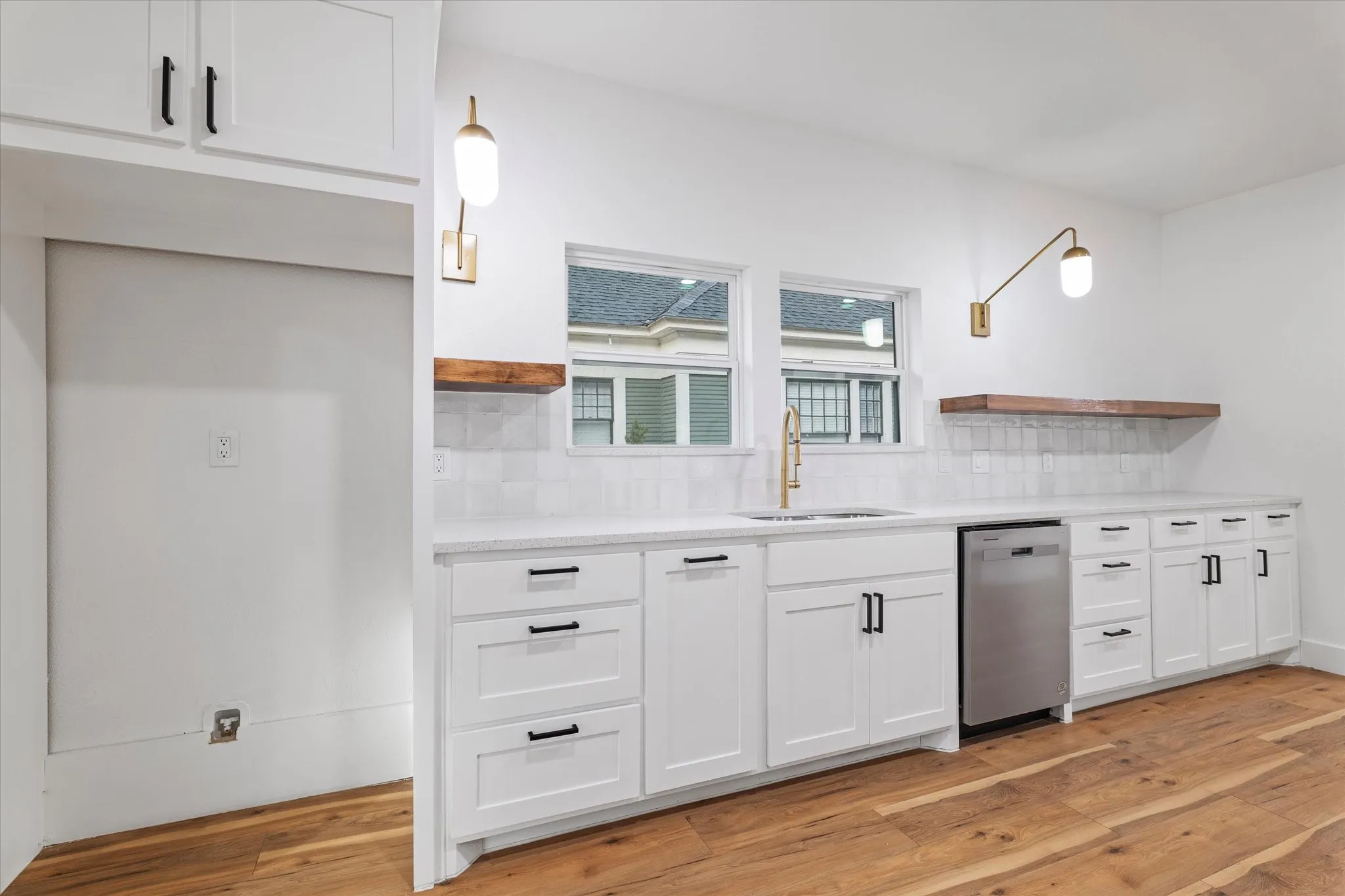 Single Family Residence For Rent in Tarrant County , 1516 S Adams Street, Fort Worth, Texas 76104, 3 Bedroom, 2 Bathroom, Garage spaces, 1,664 Sqft, built in 1920, Price $2,900, mls#21360159, Real Estate Agent in Fort Worth, Homes For Rent in Tarrant county, Homes For Rent in Fort Worth, Realtor in Fort Worth Texas, Real Estate Brokerage Independent Realty Texas, Luminita Cordes Realtor