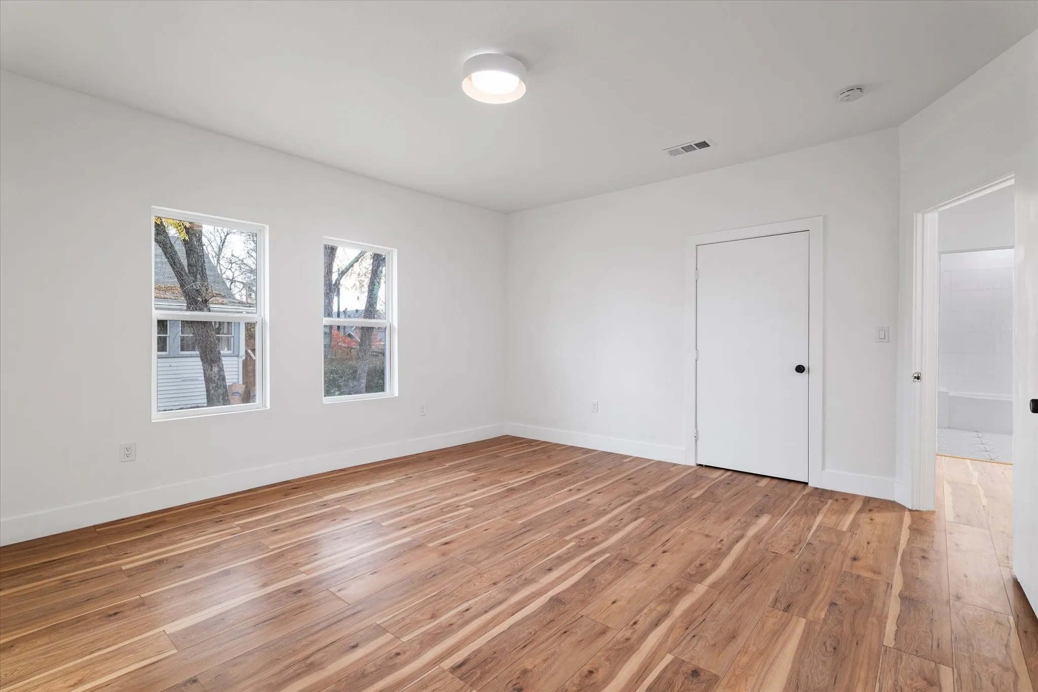 Single Family Residence For Rent in Tarrant County , 1516 S Adams Street, Fort Worth, Texas 76104, 3 Bedroom, 2 Bathroom, Garage spaces, 1,664 Sqft, built in 1920, Price $2,900, mls#21360159, Real Estate Agent in Fort Worth, Homes For Rent in Tarrant county, Homes For Rent in Fort Worth, Realtor in Fort Worth Texas, Real Estate Brokerage Independent Realty Texas, Luminita Cordes Realtor