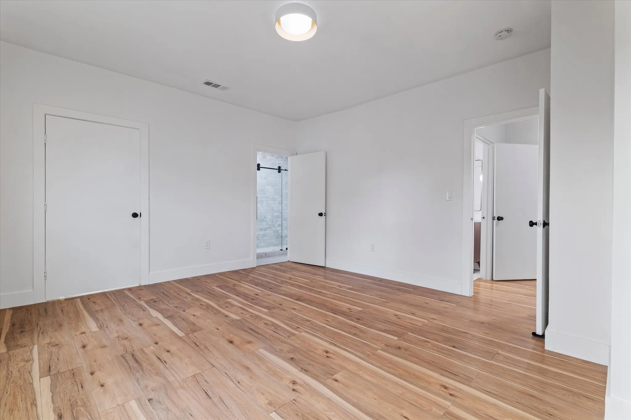 Single Family Residence For Rent in Tarrant County , 1516 S Adams Street, Fort Worth, Texas 76104, 3 Bedroom, 2 Bathroom, Garage spaces, 1,664 Sqft, built in 1920, Price $2,900, mls#21360159, Real Estate Agent in Fort Worth, Homes For Rent in Tarrant county, Homes For Rent in Fort Worth, Realtor in Fort Worth Texas, Real Estate Brokerage Independent Realty Texas, Luminita Cordes Realtor