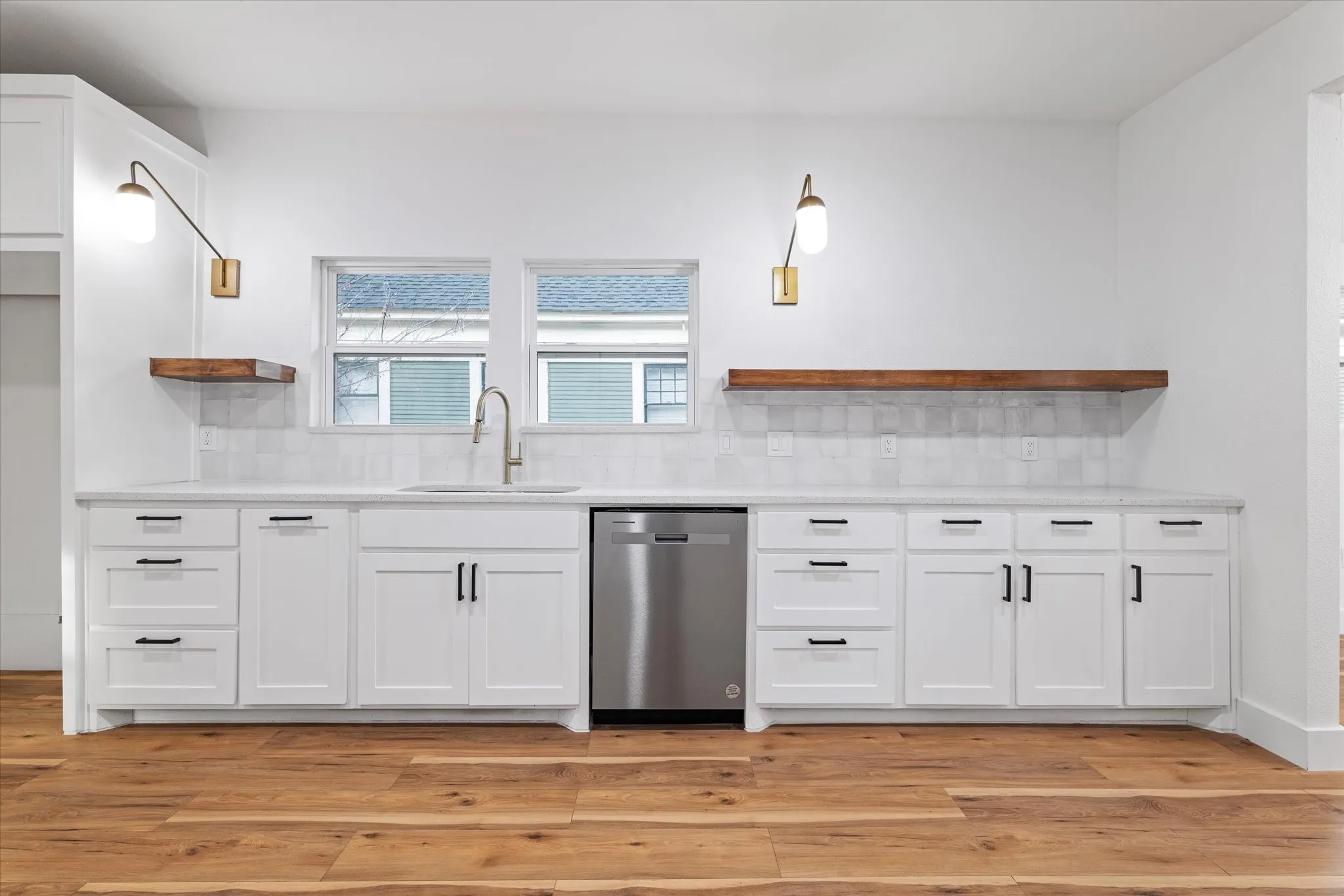 Single Family Residence For Rent in Tarrant County , 1516 S Adams Street, Fort Worth, Texas 76104, 3 Bedroom, 2 Bathroom, Garage spaces, 1,664 Sqft, built in 1920, Price $2,900, mls#21360159, Real Estate Agent in Fort Worth, Homes For Rent in Tarrant county, Homes For Rent in Fort Worth, Realtor in Fort Worth Texas, Real Estate Brokerage Independent Realty Texas, Luminita Cordes Realtor