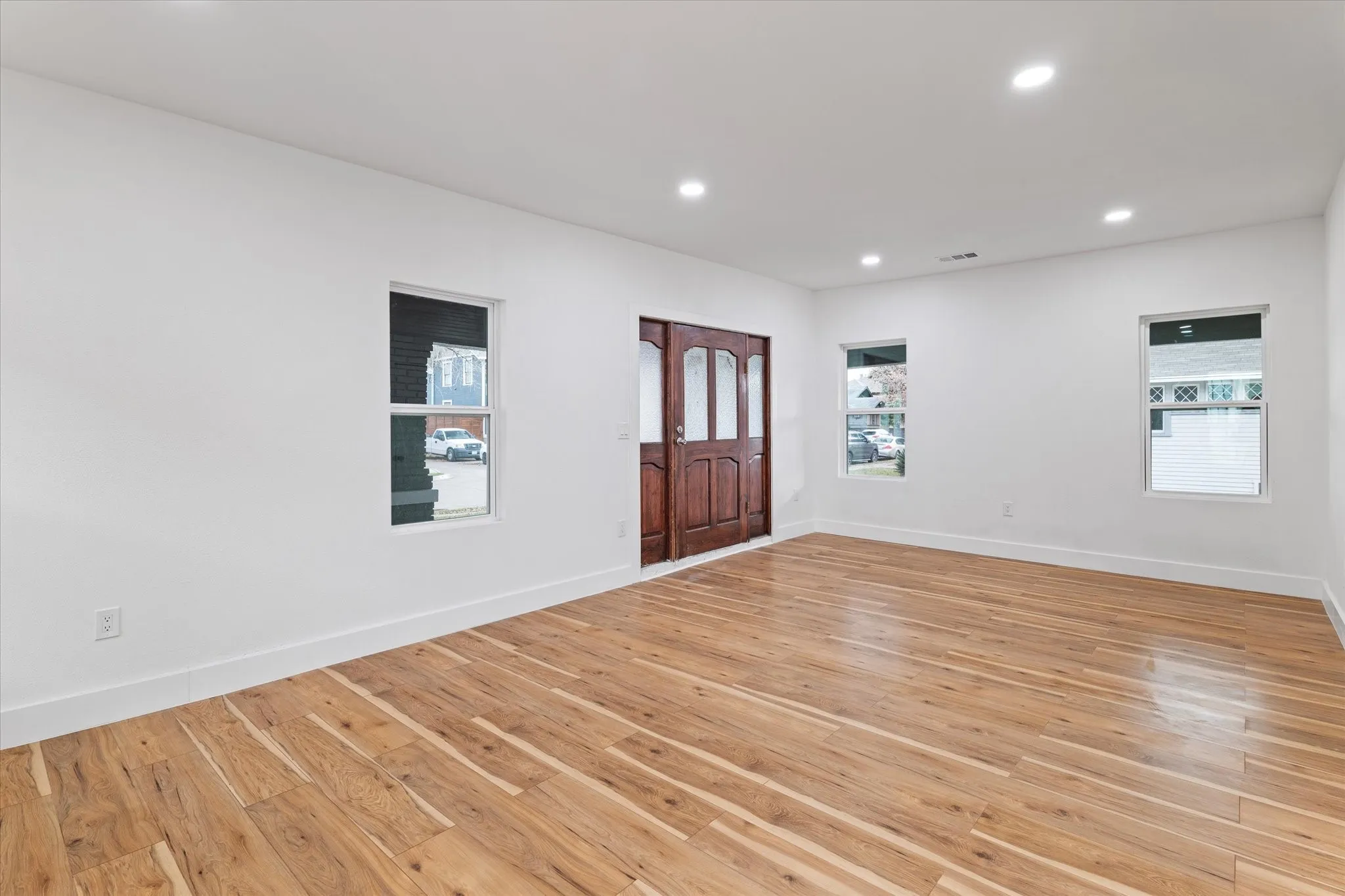 Single Family Residence For Rent in Tarrant County , 1516 S Adams Street, Fort Worth, Texas 76104, 3 Bedroom, 2 Bathroom, Garage spaces, 1,664 Sqft, built in 1920, Price $2,900, mls#21360159, Real Estate Agent in Fort Worth, Homes For Rent in Tarrant county, Homes For Rent in Fort Worth, Realtor in Fort Worth Texas, Real Estate Brokerage Independent Realty Texas, Luminita Cordes Realtor