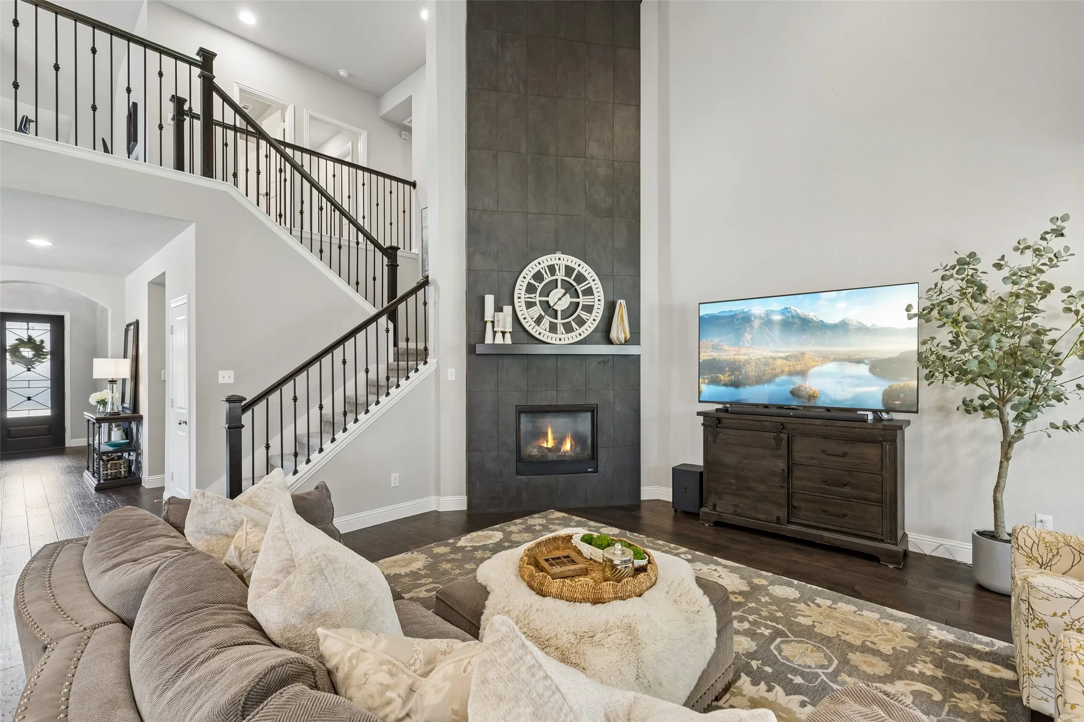 Single Family Residence For Sale in Collin County , 2500 Ever Birch Way, Mc Kinney, Texas 75071, 5 Bedroom, 5 Bathroom, 3 Garage spaces, 3,765 Sqft, built in 2017, mls#21358725, Real Estate Agent in Mc Kinney, Homes For Sale in Collin county, Homes For Sale in Mc Kinney, Realtor in Mc Kinney Texas, Real Estate Brokerage Independent Realty Texas, Luminita Cordes Realtor
