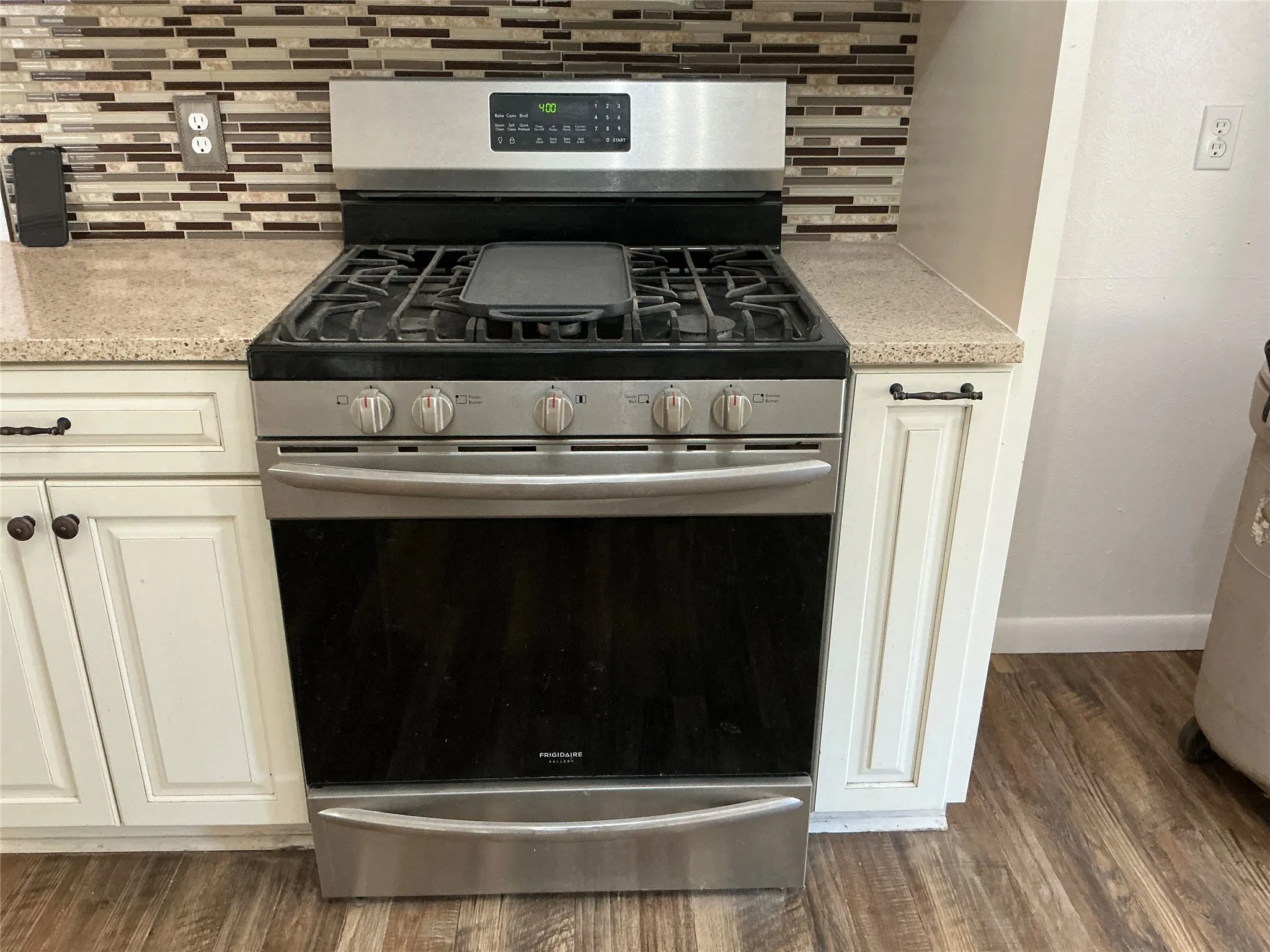 Frigidaire gas range oven
