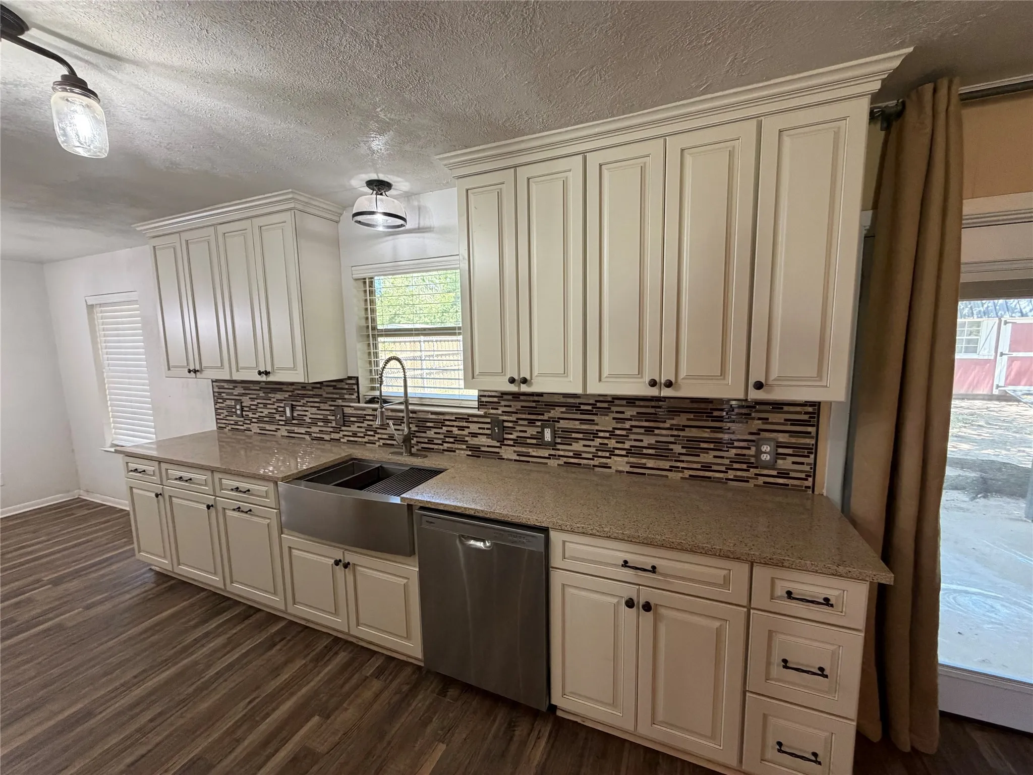 Single Family Residence For Sale in Johnson County , 136 Jill Ann Drive, Burleson, Texas 76028, 4 Bedroom, 2 Bathroom, 1 Garage spaces, 1,770 Sqft, built in 1967, mls#21358602, Real Estate Agent in Burleson, Homes For Sale in Johnson county, Homes For Sale in Burleson, Realtor in Burleson Texas, Real Estate Brokerage Independent Realty Texas, Luminita Cordes Realtor
