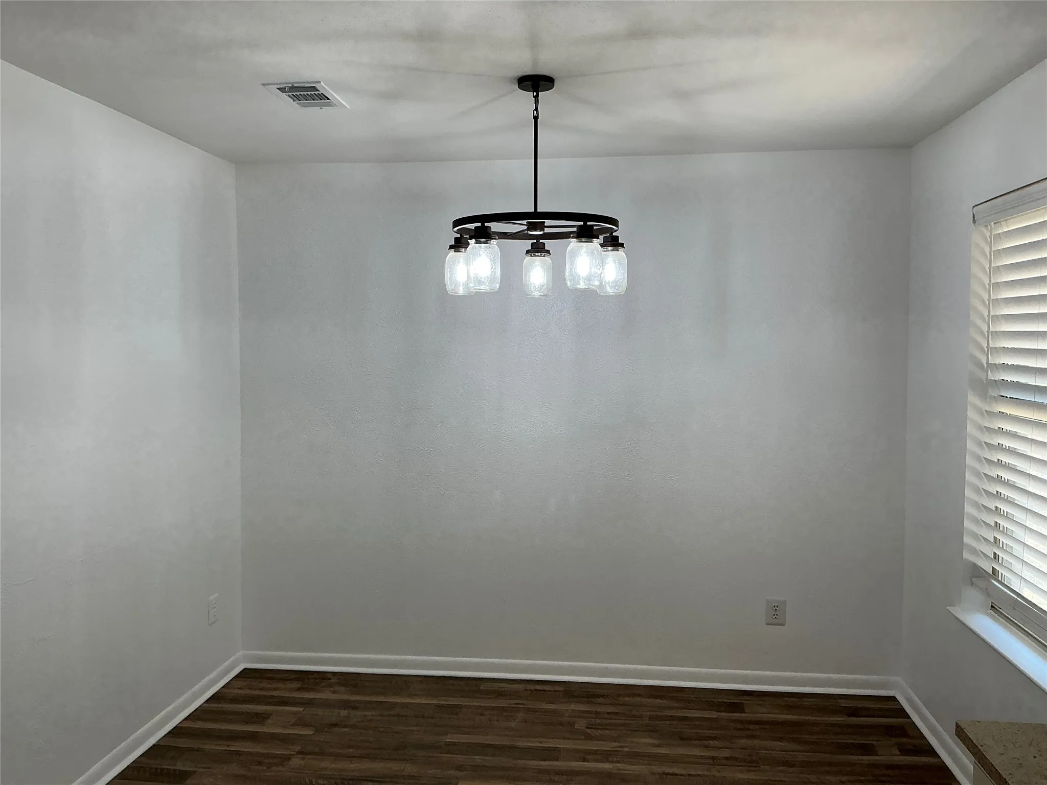Single Family Residence For Sale in Johnson County , 136 Jill Ann Drive, Burleson, Texas 76028, 4 Bedroom, 2 Bathroom, 1 Garage spaces, 1,770 Sqft, built in 1967, mls#21358602, Real Estate Agent in Burleson, Homes For Sale in Johnson county, Homes For Sale in Burleson, Realtor in Burleson Texas, Real Estate Brokerage Independent Realty Texas, Luminita Cordes Realtor