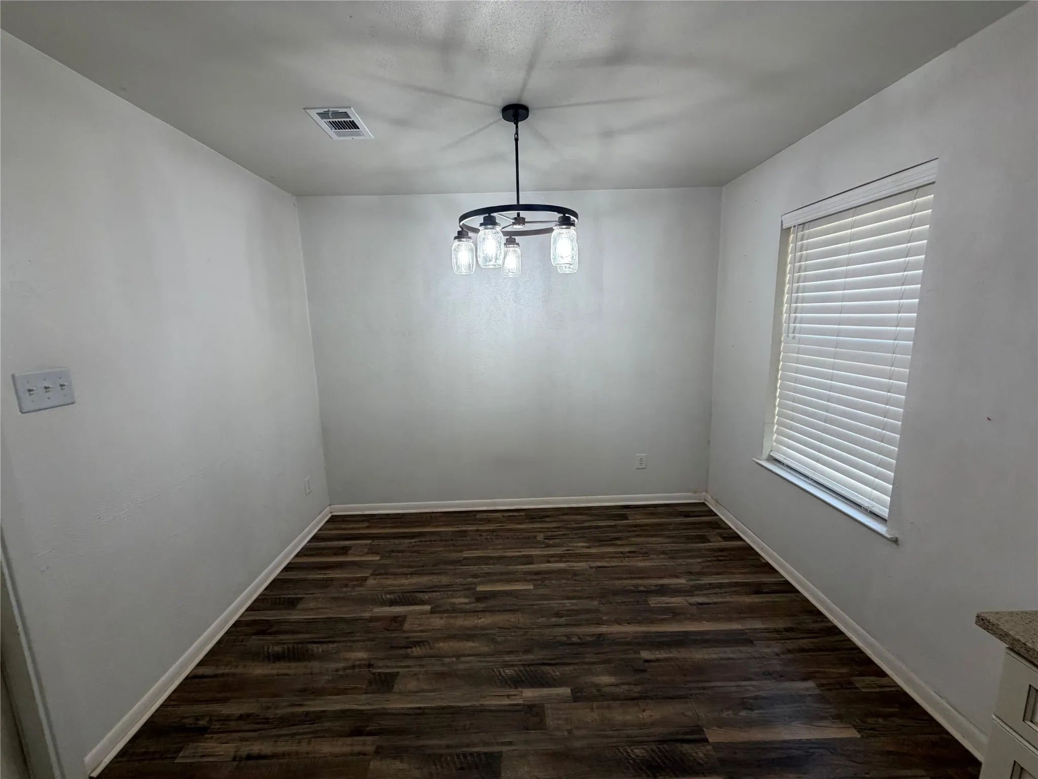 Single Family Residence For Sale in Johnson County , 136 Jill Ann Drive, Burleson, Texas 76028, 4 Bedroom, 2 Bathroom, 1 Garage spaces, 1,770 Sqft, built in 1967, mls#21358602, Real Estate Agent in Burleson, Homes For Sale in Johnson county, Homes For Sale in Burleson, Realtor in Burleson Texas, Real Estate Brokerage Independent Realty Texas, Luminita Cordes Realtor