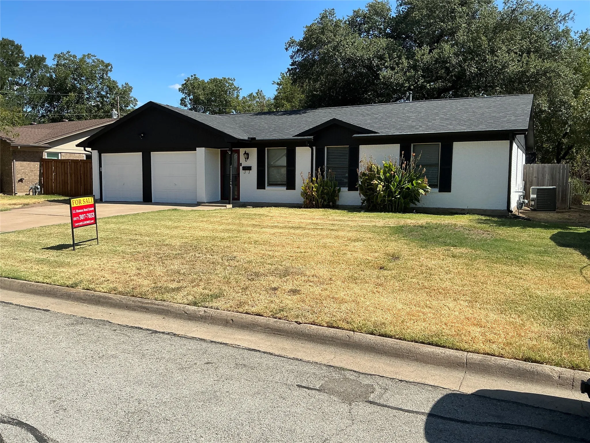 Single Family Residence For Sale in Johnson County , 136 Jill Ann Drive, Burleson, Texas 76028, 4 Bedroom, 2 Bathroom, 1 Garage spaces, 1,770 Sqft, built in 1967, mls#21358602, Real Estate Agent in Burleson, Homes For Sale in Johnson county, Homes For Sale in Burleson, Realtor in Burleson Texas, Real Estate Brokerage Independent Realty Texas, Luminita Cordes Realtor