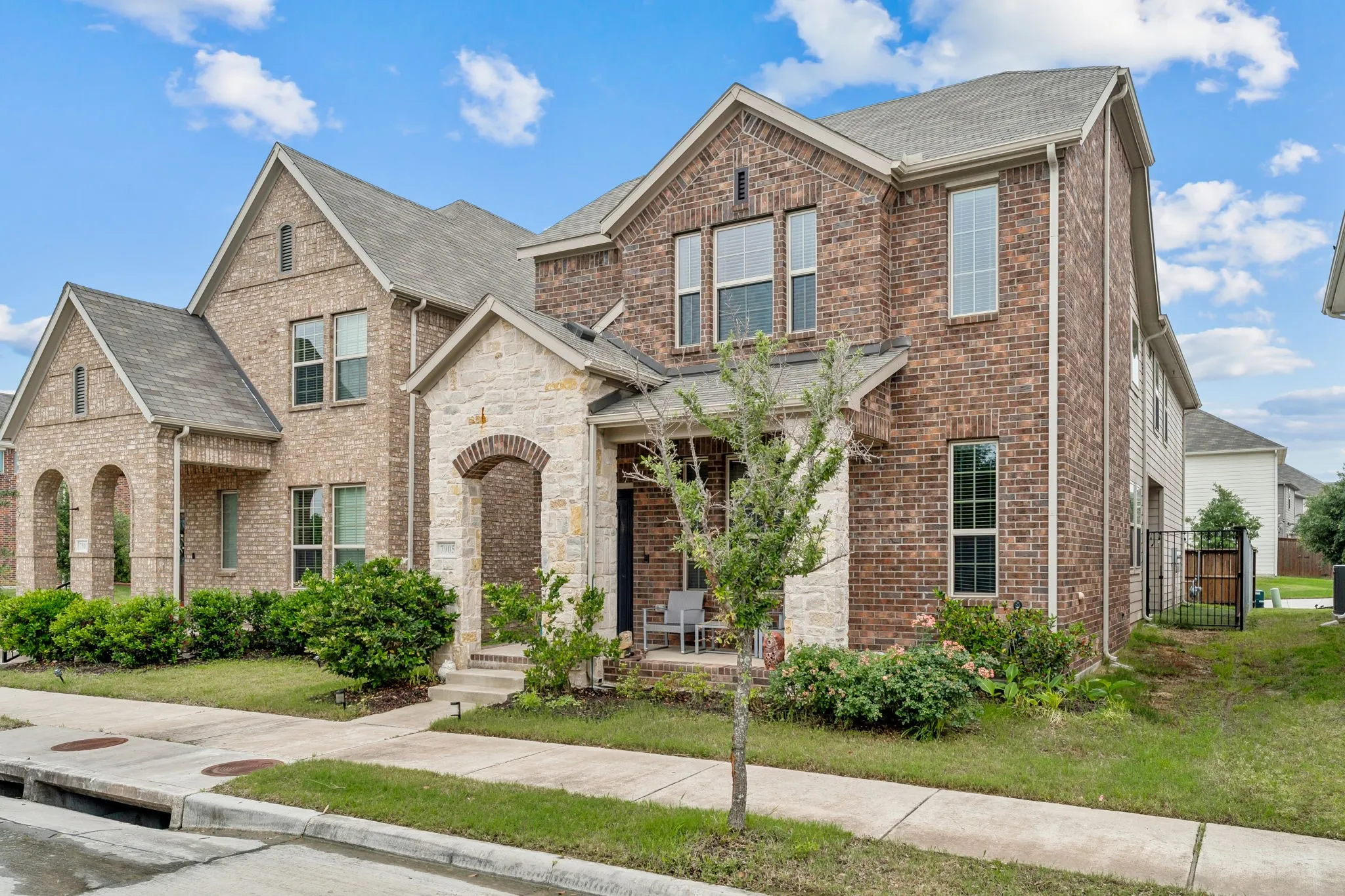 Single Family Residence For Sale in Dallas County , 7905 Chapman Circle, Rowlett, Texas 75089, 3 Bedroom, 3 Bathroom, 2 Garage spaces, 2,311 Sqft, built in 2020, mls#21358029, Real Estate Agent in Rowlett, Homes For Sale in Dallas county, Homes For Sale in Rowlett, Realtor in Rowlett Texas, Real Estate Brokerage Independent Realty Texas, Luminita Cordes Realtor
