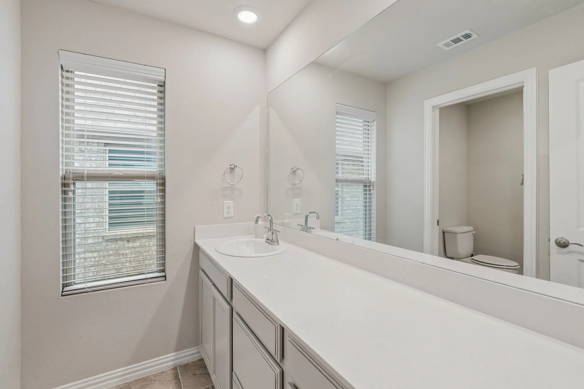 Single Family Residence For Sale in Dallas County , 7905 Chapman Circle, Rowlett, Texas 75089, 3 Bedroom, 3 Bathroom, 2 Garage spaces, 2,311 Sqft, built in 2020, mls#21358029, Real Estate Agent in Rowlett, Homes For Sale in Dallas county, Homes For Sale in Rowlett, Realtor in Rowlett Texas, Real Estate Brokerage Independent Realty Texas, Luminita Cordes Realtor