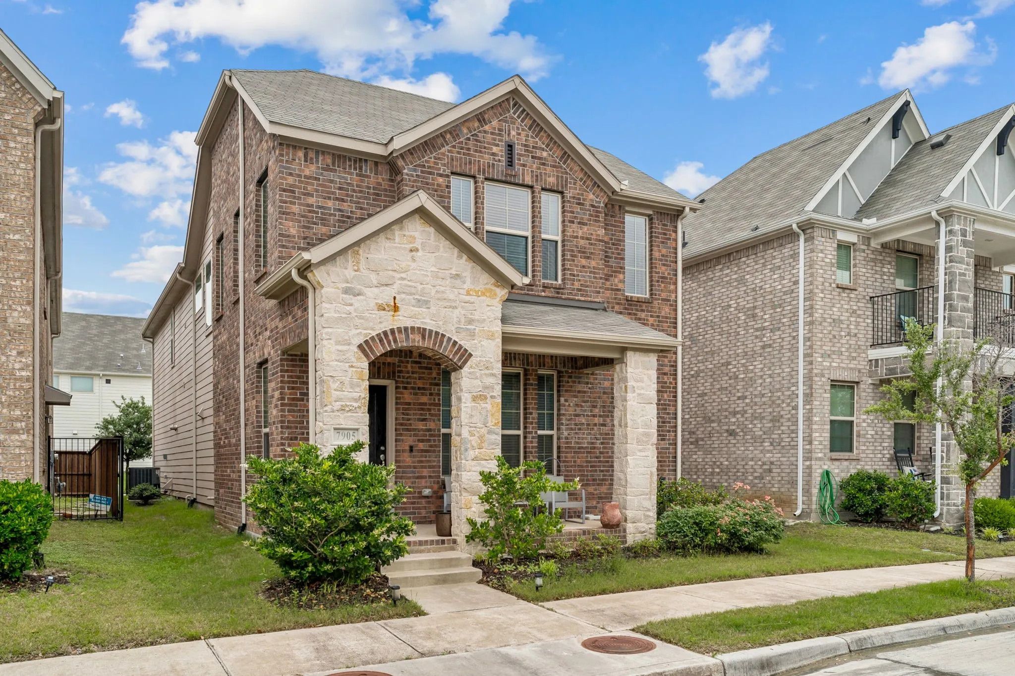 Single Family Residence For Sale in Dallas County , 7905 Chapman Circle, Rowlett, Texas 75089, 3 Bedroom, 3 Bathroom, 2 Garage spaces, 2,311 Sqft, built in 2020, mls#21358029, Real Estate Agent in Rowlett, Homes For Sale in Dallas county, Homes For Sale in Rowlett, Realtor in Rowlett Texas, Real Estate Brokerage Independent Realty Texas, Luminita Cordes Realtor