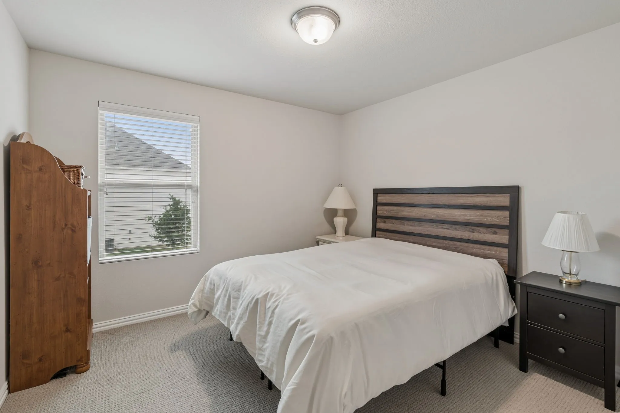 Single Family Residence For Sale in Dallas County , 7905 Chapman Circle, Rowlett, Texas 75089, 3 Bedroom, 3 Bathroom, 2 Garage spaces, 2,311 Sqft, built in 2020, mls#21358029, Real Estate Agent in Rowlett, Homes For Sale in Dallas county, Homes For Sale in Rowlett, Realtor in Rowlett Texas, Real Estate Brokerage Independent Realty Texas, Luminita Cordes Realtor