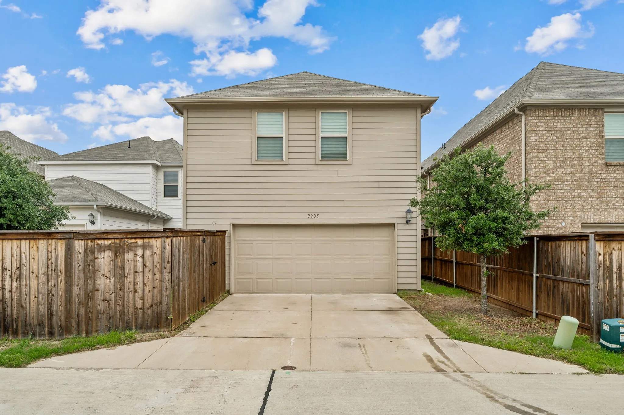 Single Family Residence For Sale in Dallas County , 7905 Chapman Circle, Rowlett, Texas 75089, 3 Bedroom, 3 Bathroom, 2 Garage spaces, 2,311 Sqft, built in 2020, mls#21358029, Real Estate Agent in Rowlett, Homes For Sale in Dallas county, Homes For Sale in Rowlett, Realtor in Rowlett Texas, Real Estate Brokerage Independent Realty Texas, Luminita Cordes Realtor