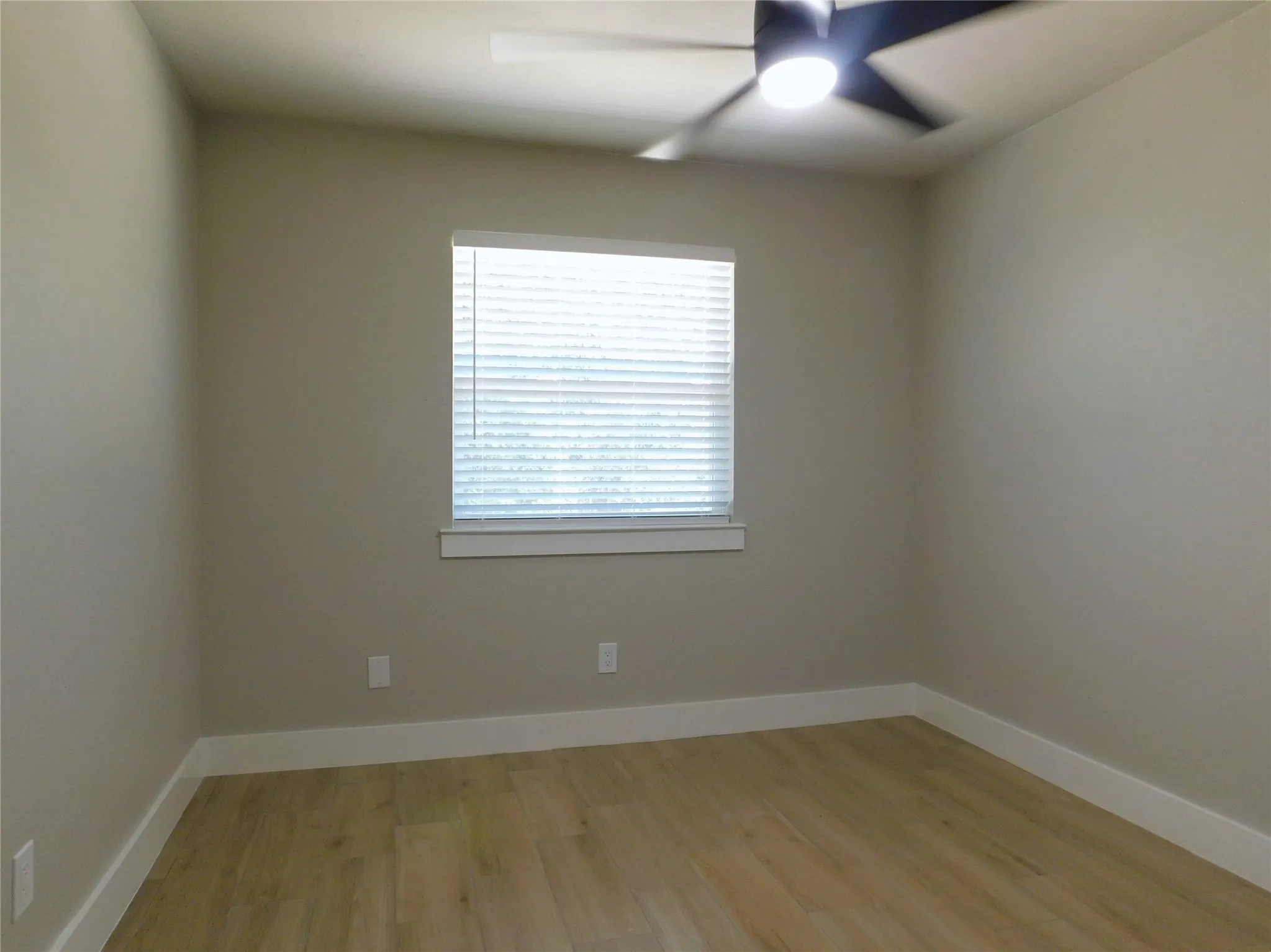 Single Family Residence For Rent in Denton County , 404 Woodson Circle, Denton, Texas 76209, 3 Bedroom, 2 Bathroom, 2 Garage spaces, 1,173 Sqft, built in 1984, mls#21358735, Real Estate Agent in Denton, Homes For Rent in Denton county, Homes For Rent in Denton, Realtor in Denton Texas, Real Estate Brokerage Independent Realty Texas, Luminita Cordes Realtor