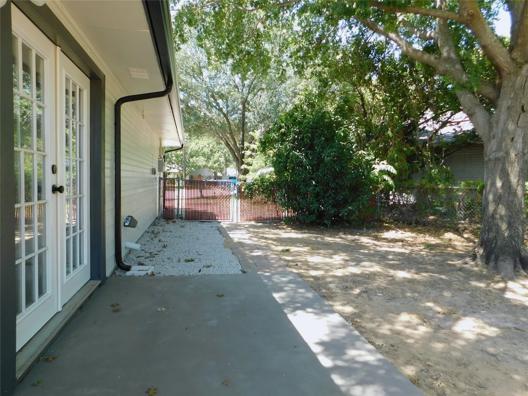 Single Family Residence For Rent in Denton County , 404 Woodson Circle, Denton, Texas 76209, 3 Bedroom, 2 Bathroom, 2 Garage spaces, 1,173 Sqft, built in 1984, mls#21358735, Real Estate Agent in Denton, Homes For Rent in Denton county, Homes For Rent in Denton, Realtor in Denton Texas, Real Estate Brokerage Independent Realty Texas, Luminita Cordes Realtor