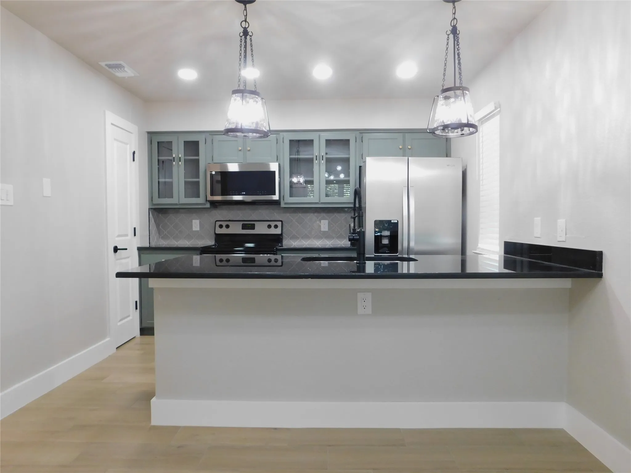 Single Family Residence For Rent in Denton County , 404 Woodson Circle, Denton, Texas 76209, 3 Bedroom, 2 Bathroom, 2 Garage spaces, 1,173 Sqft, built in 1984, mls#21358735, Real Estate Agent in Denton, Homes For Rent in Denton county, Homes For Rent in Denton, Realtor in Denton Texas, Real Estate Brokerage Independent Realty Texas, Luminita Cordes Realtor