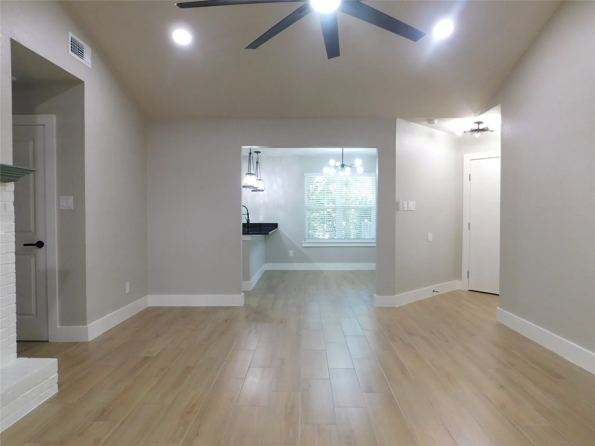 Single Family Residence For Rent in Denton County , 404 Woodson Circle, Denton, Texas 76209, 3 Bedroom, 2 Bathroom, 2 Garage spaces, 1,173 Sqft, built in 1984, mls#21358735, Real Estate Agent in Denton, Homes For Rent in Denton county, Homes For Rent in Denton, Realtor in Denton Texas, Real Estate Brokerage Independent Realty Texas, Luminita Cordes Realtor