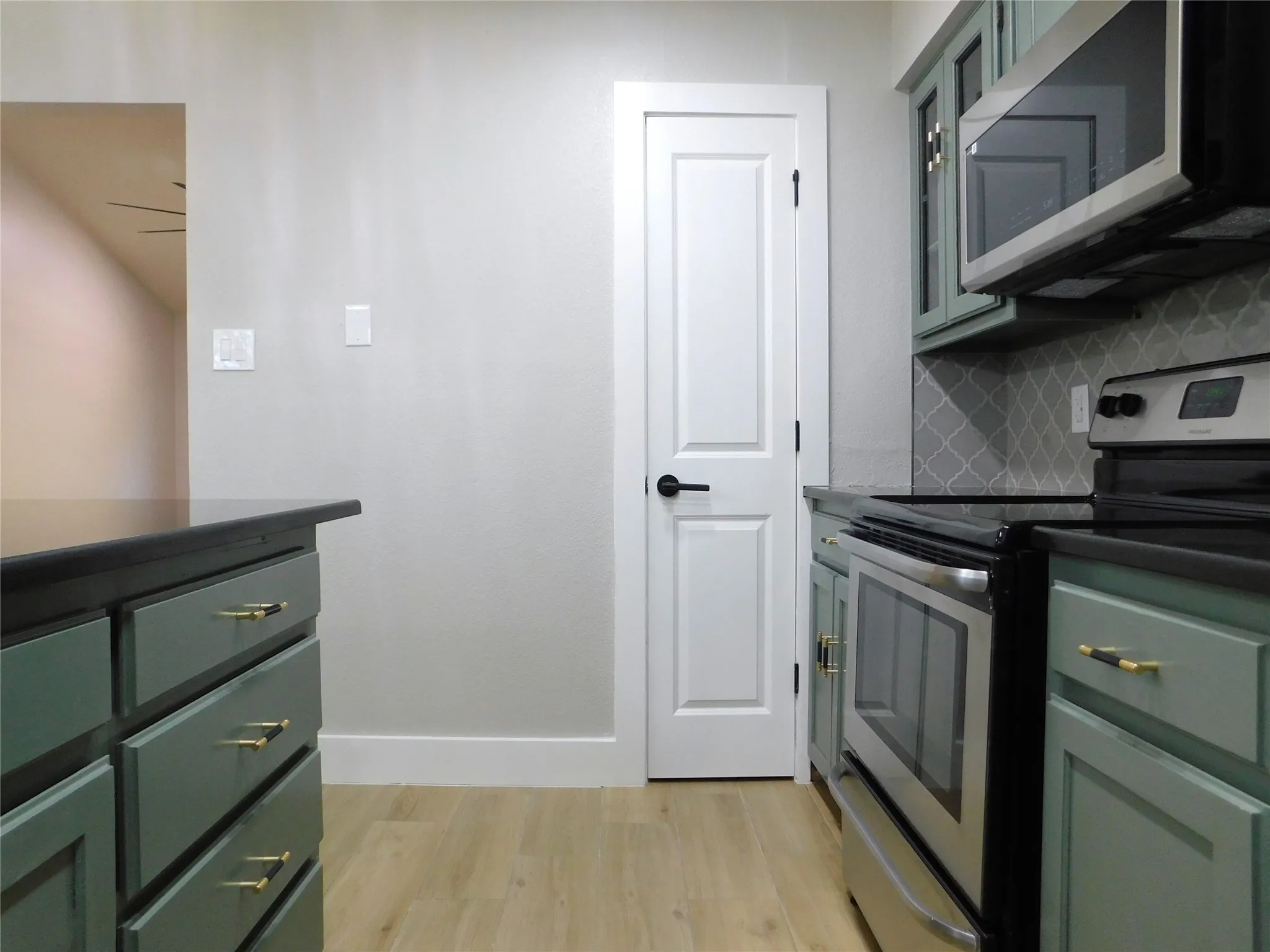 Single Family Residence For Rent in Denton County , 404 Woodson Circle, Denton, Texas 76209, 3 Bedroom, 2 Bathroom, 2 Garage spaces, 1,173 Sqft, built in 1984, mls#21358735, Real Estate Agent in Denton, Homes For Rent in Denton county, Homes For Rent in Denton, Realtor in Denton Texas, Real Estate Brokerage Independent Realty Texas, Luminita Cordes Realtor