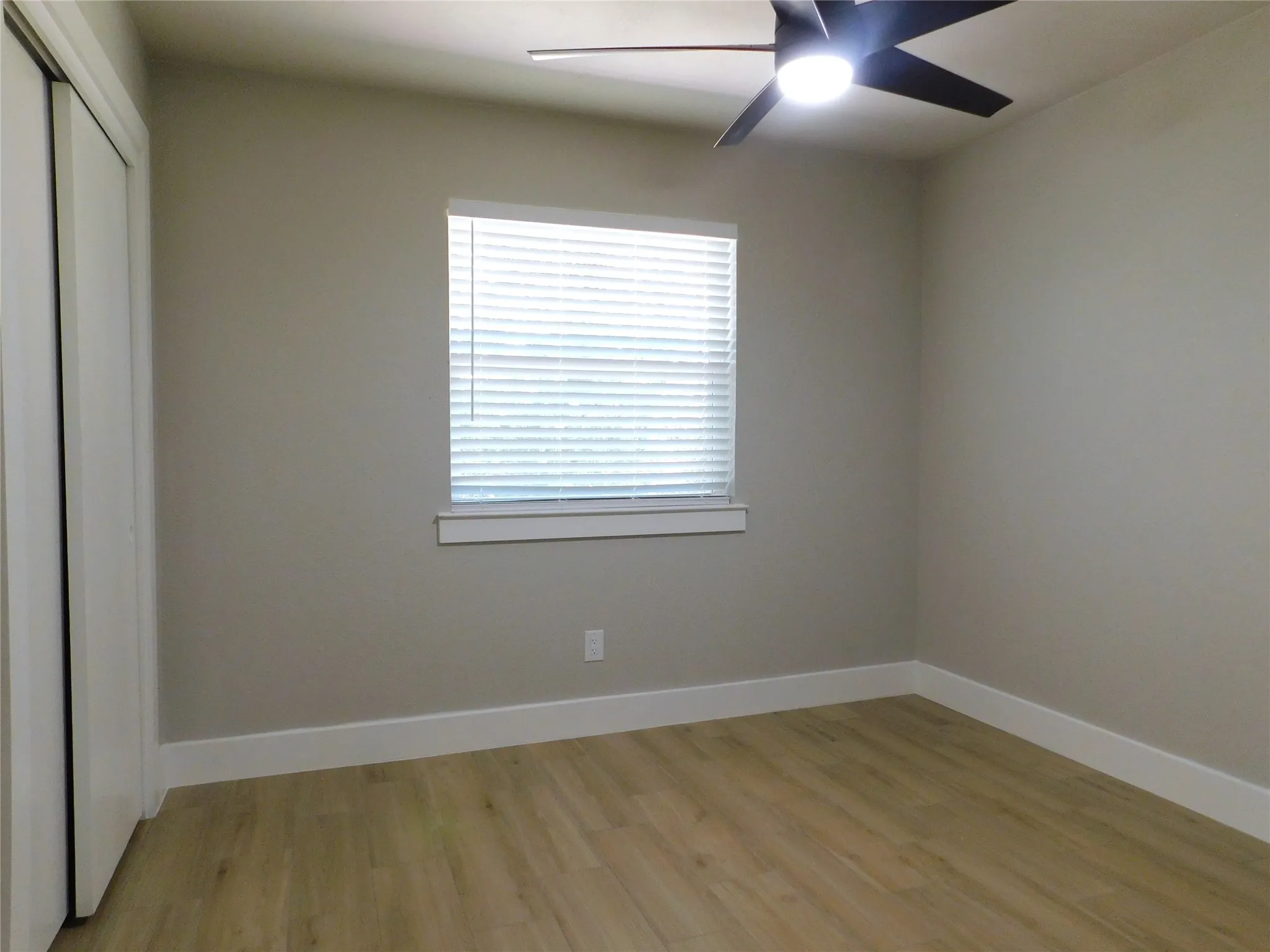 Single Family Residence For Rent in Denton County , 404 Woodson Circle, Denton, Texas 76209, 3 Bedroom, 2 Bathroom, 2 Garage spaces, 1,173 Sqft, built in 1984, mls#21358735, Real Estate Agent in Denton, Homes For Rent in Denton county, Homes For Rent in Denton, Realtor in Denton Texas, Real Estate Brokerage Independent Realty Texas, Luminita Cordes Realtor