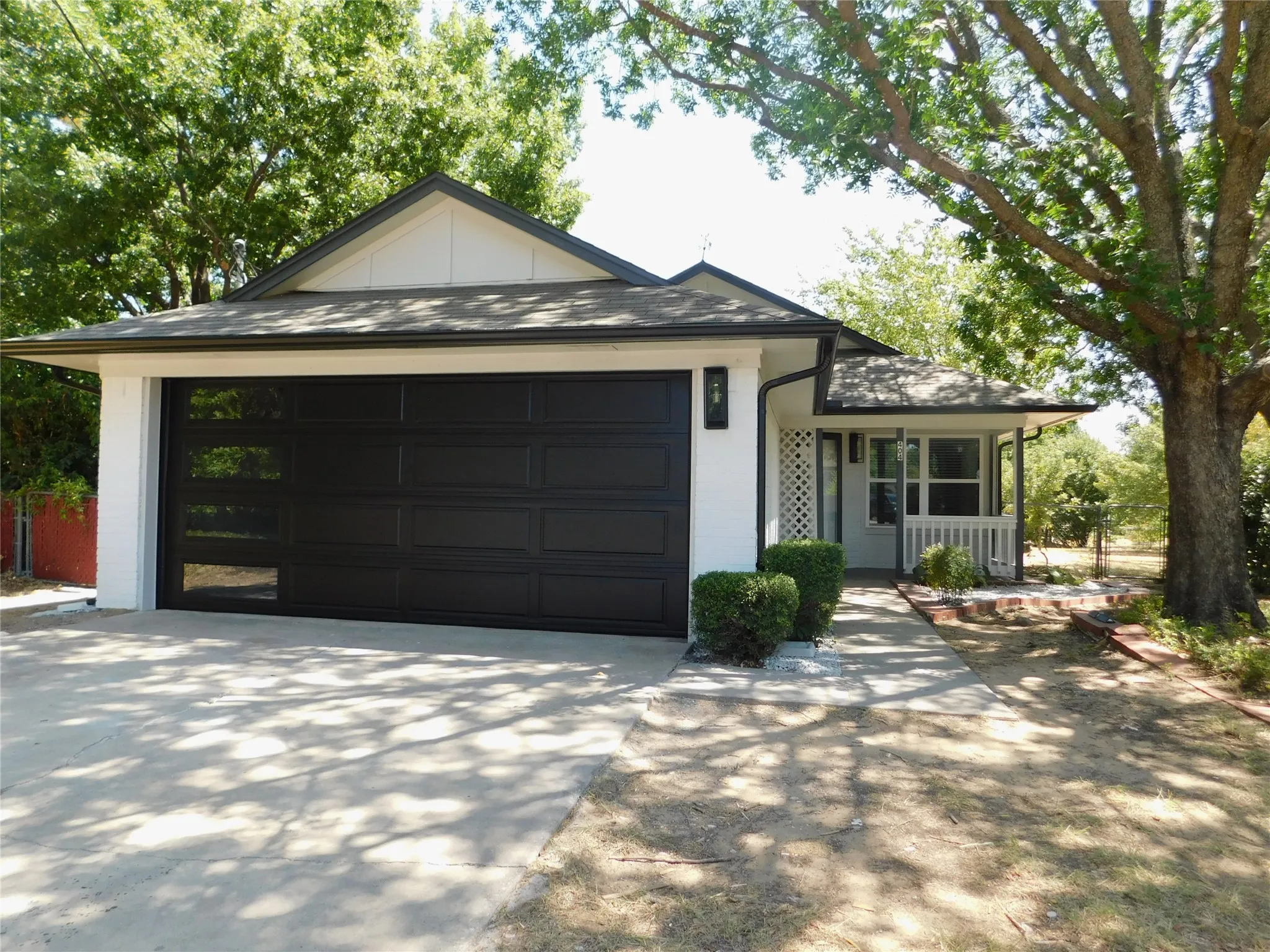Single Family Residence For Rent in Denton County , 404 Woodson Circle, Denton, Texas 76209, 3 Bedroom, 2 Bathroom, 2 Garage spaces, 1,173 Sqft, built in 1984, mls#21358735, Real Estate Agent in Denton, Homes For Rent in Denton county, Homes For Rent in Denton, Realtor in Denton Texas, Real Estate Brokerage Independent Realty Texas, Luminita Cordes Realtor