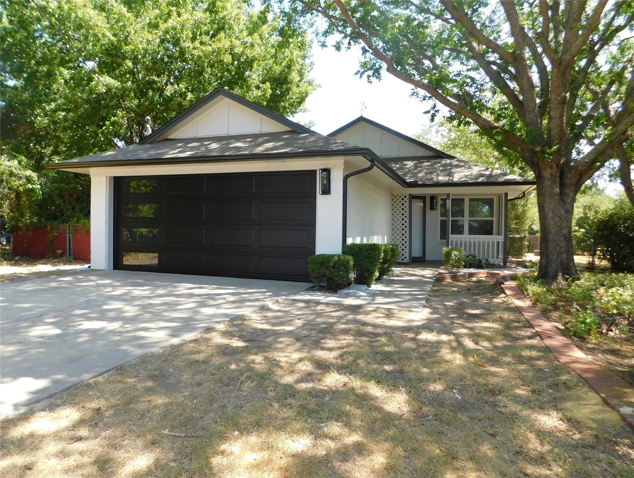 Single Family Residence For Rent in Denton County , 404 Woodson Circle, Denton, Texas 76209, 3 Bedroom, 2 Bathroom, 2 Garage spaces, 1,173 Sqft, built in 1984, mls#21358735, Real Estate Agent in Denton, Homes For Rent in Denton county, Homes For Rent in Denton, Realtor in Denton Texas, Real Estate Brokerage Independent Realty Texas, Luminita Cordes Realtor