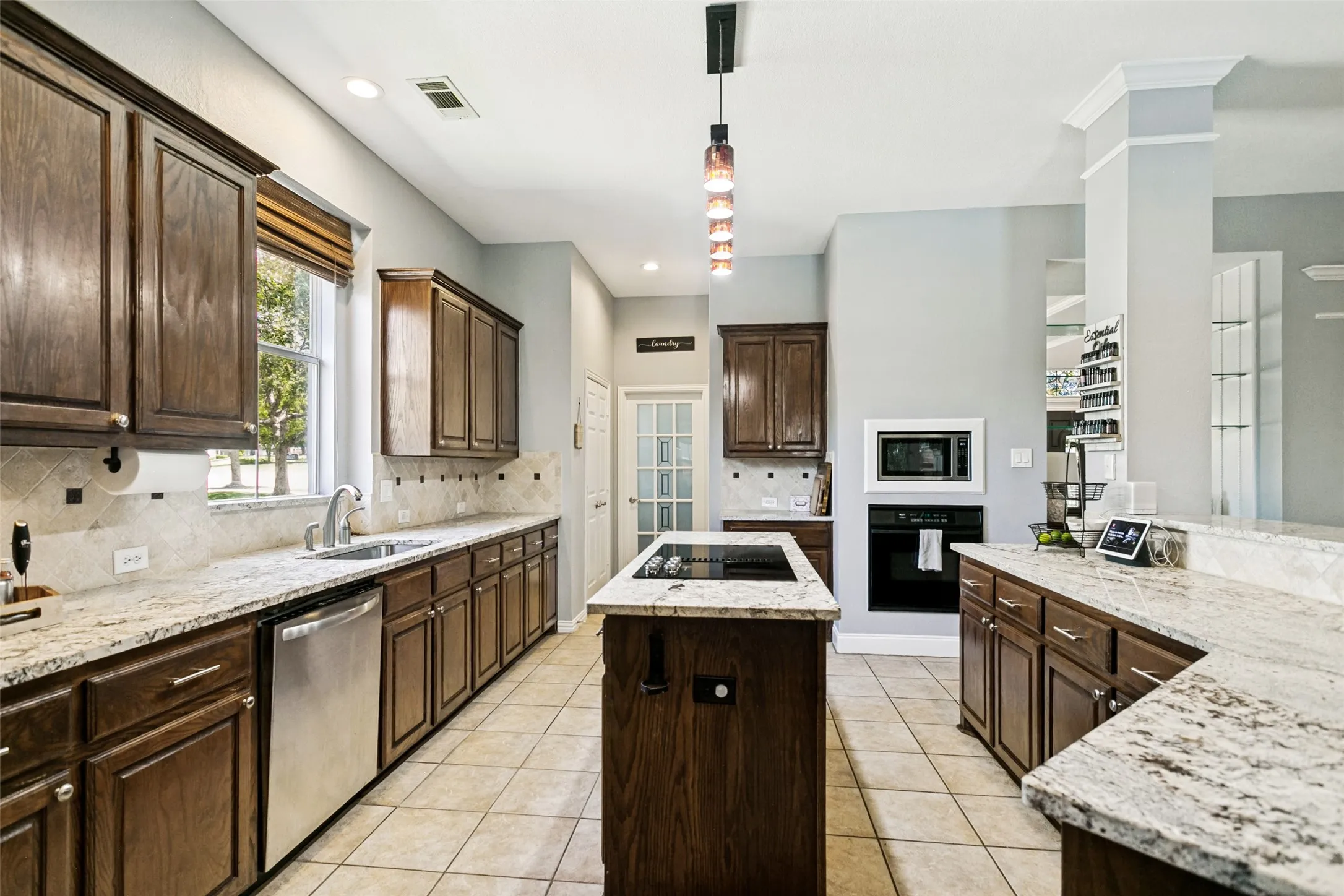 Single Family Residence For Sale in Denton County , 1702 Bluffview Lane, Carrollton, Texas 75007, 4 Bedroom, 4 Bathroom, 3 Garage spaces, 3,407 Sqft, built in 2001, mls#21360088, Real Estate Agent in Carrollton, Homes For Sale in Denton county, Homes For Sale in Carrollton, Realtor in Carrollton Texas, Real Estate Brokerage Independent Realty Texas, Luminita Cordes Realtor